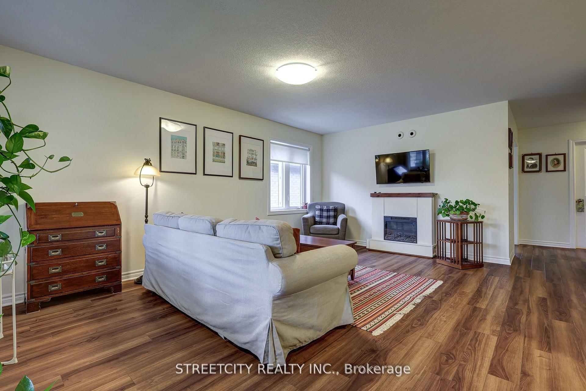 Photo 3 of 31 Acorn Trail, St. Thomas — HOMEH