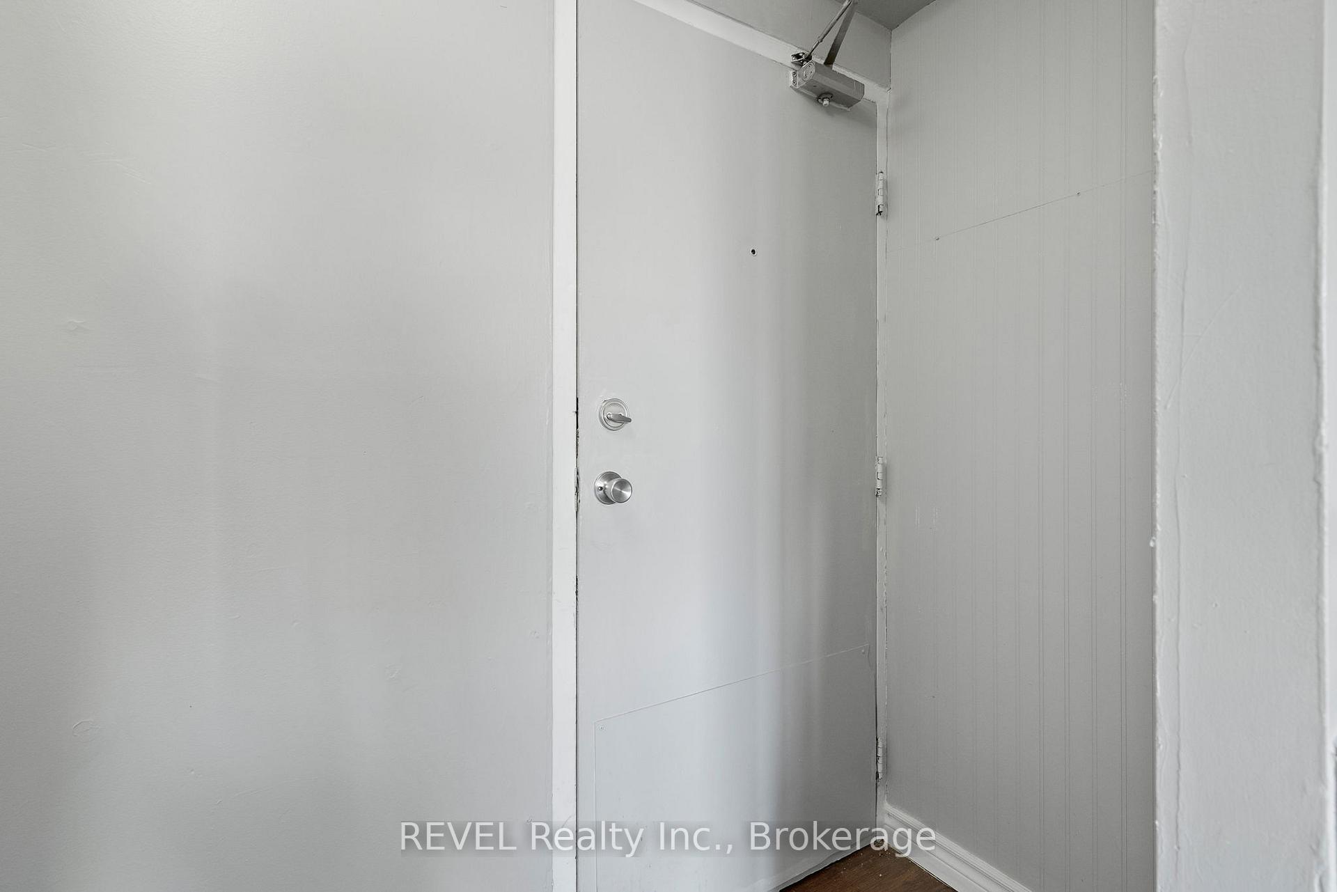 Photo 2 of Unit 102, 19 Manchester Avenue, St. Catharines, Haig — HOMEH