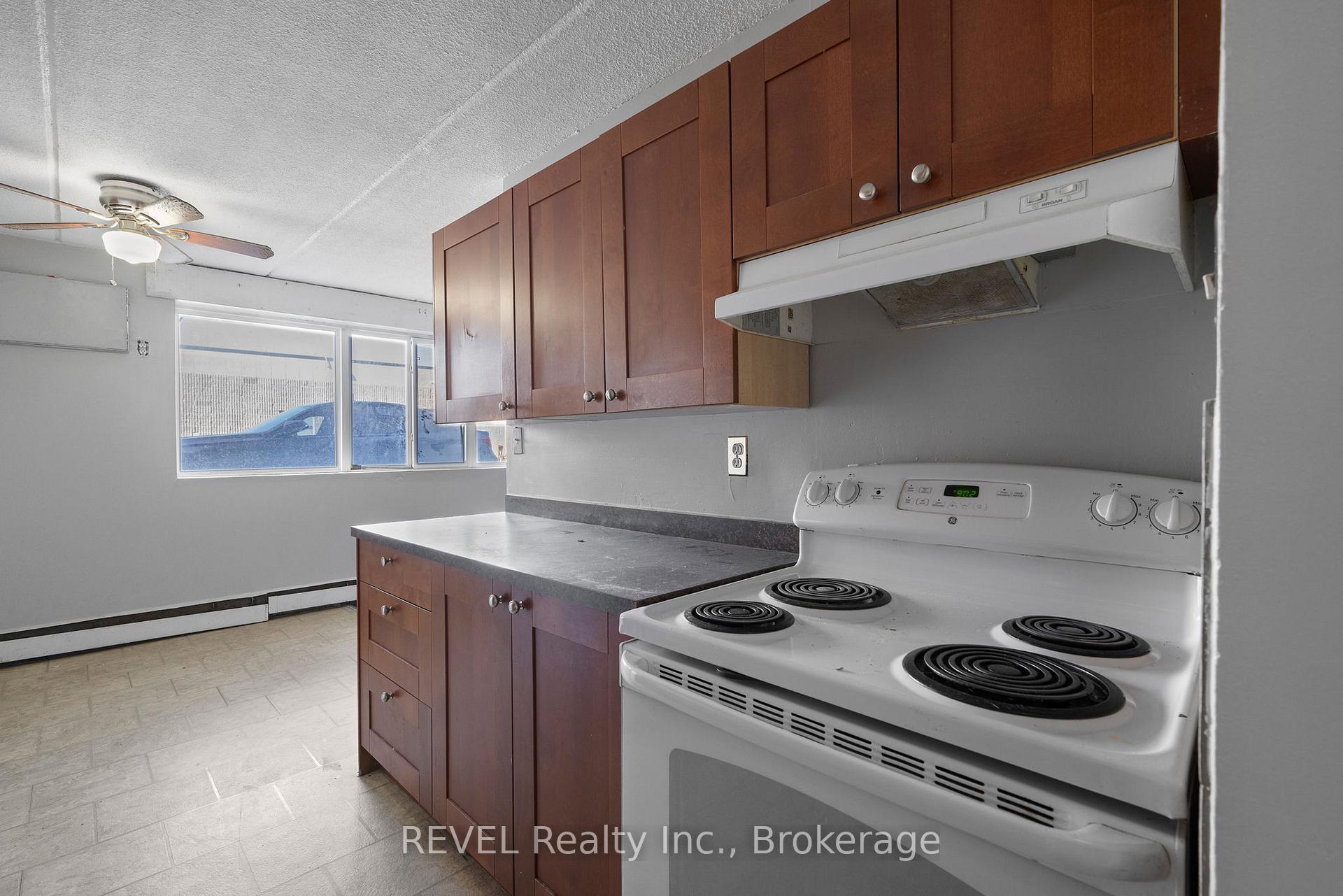 Photo 5 of Unit 102, 19 Manchester Avenue, St. Catharines, Haig — HOMEH