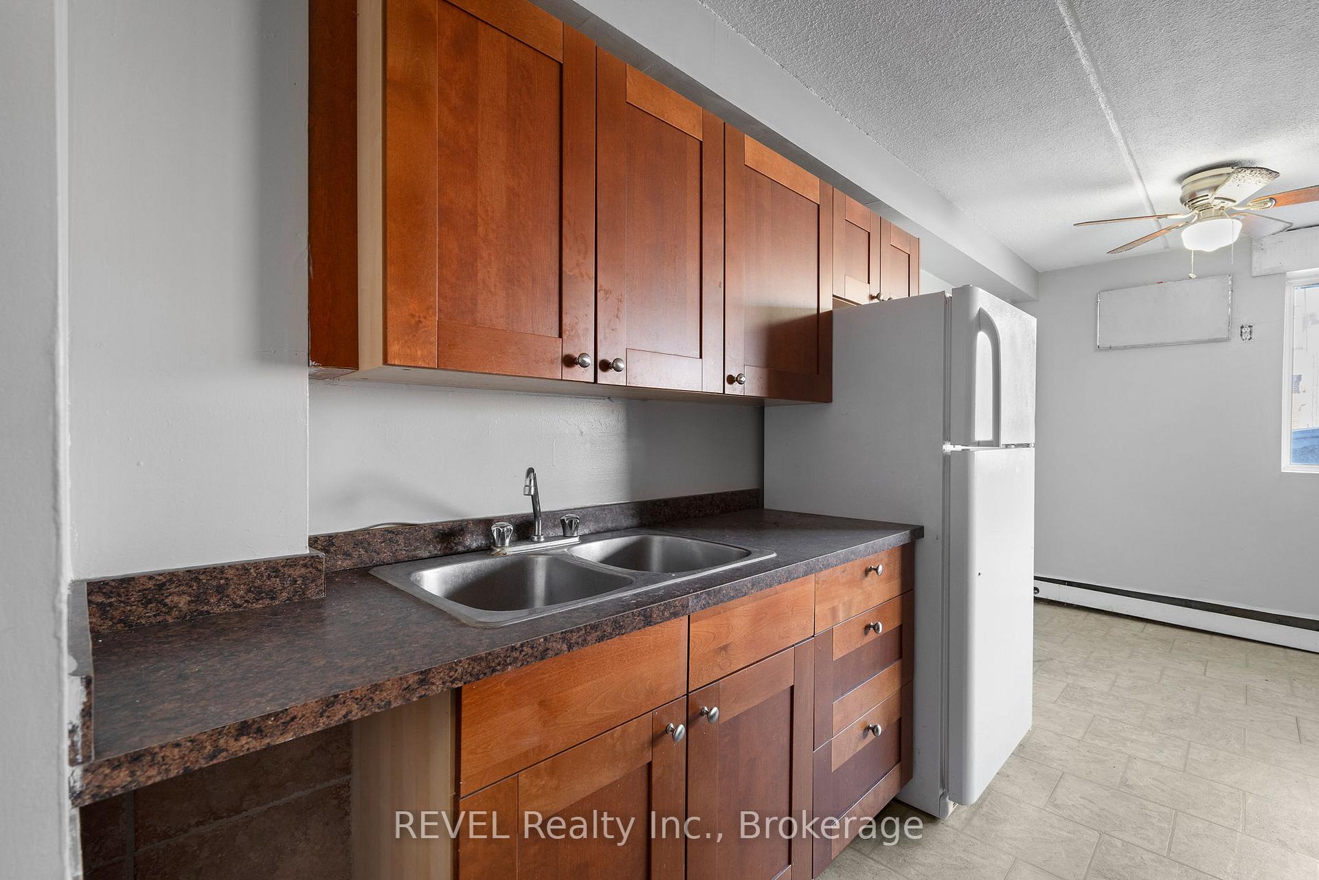 Photo 6 of Unit 102, 19 Manchester Avenue, St. Catharines, Haig — HOMEH