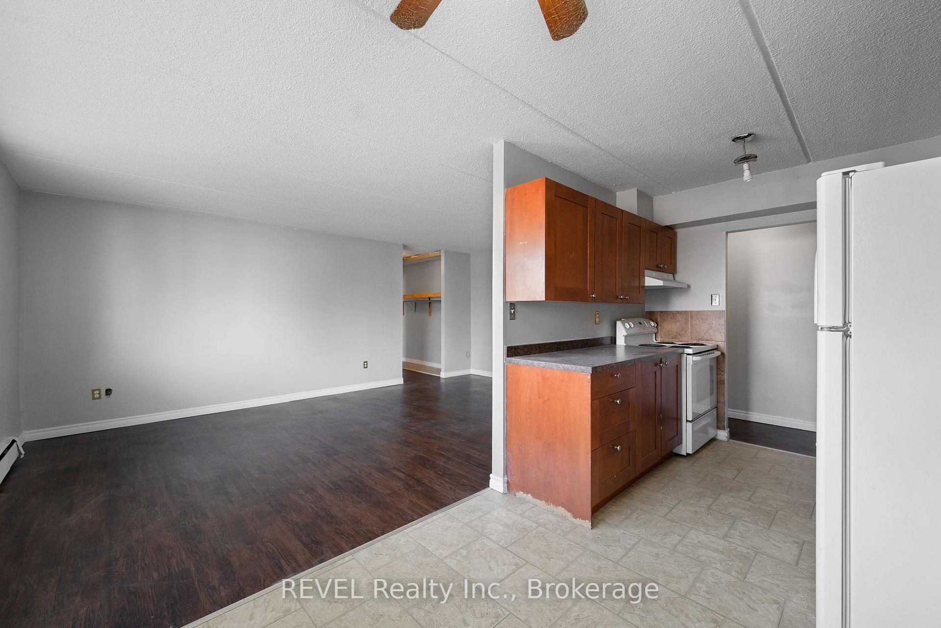 Photo 8 of Unit 102, 19 Manchester Avenue, St. Catharines, Haig — HOMEH