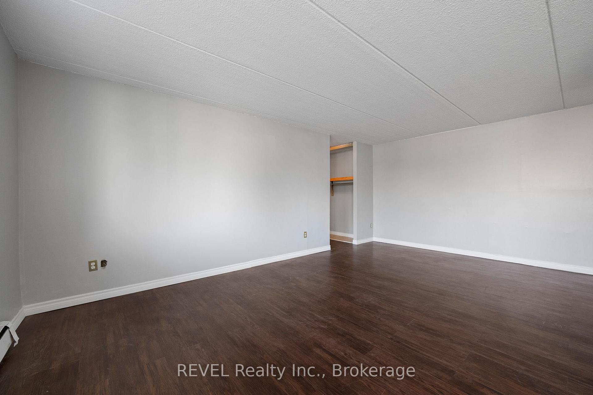 Photo 10 of Unit 102, 19 Manchester Avenue, St. Catharines, Haig — HOMEH