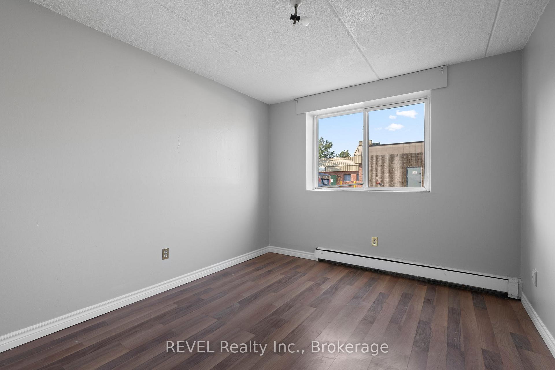 Photo 14 of Unit 102, 19 Manchester Avenue, St. Catharines, Haig — HOMEH
