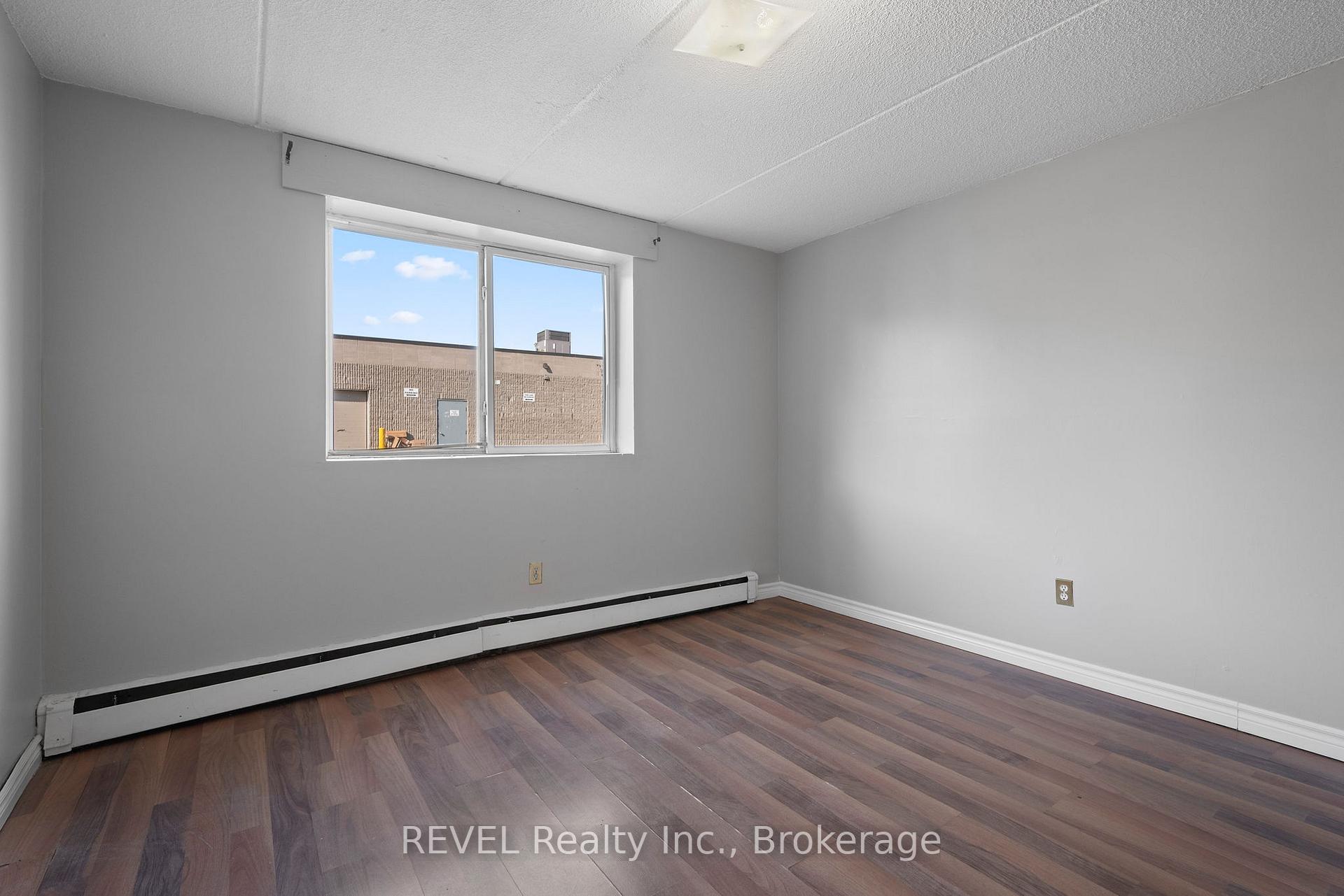 Photo 16 of Unit 102, 19 Manchester Avenue, St. Catharines, Haig — HOMEH