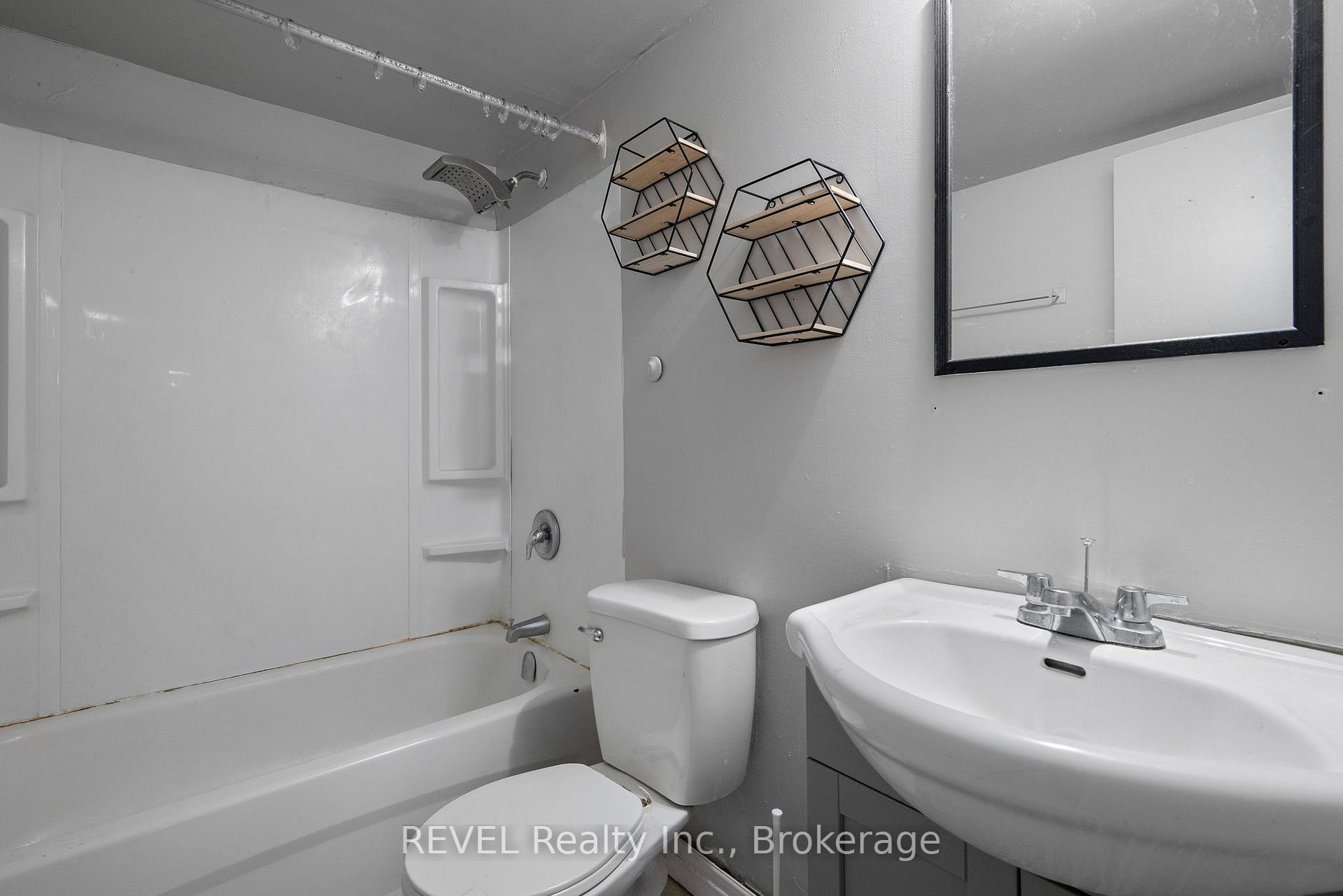 Photo 18 of Unit 102, 19 Manchester Avenue, St. Catharines, Haig — HOMEH
