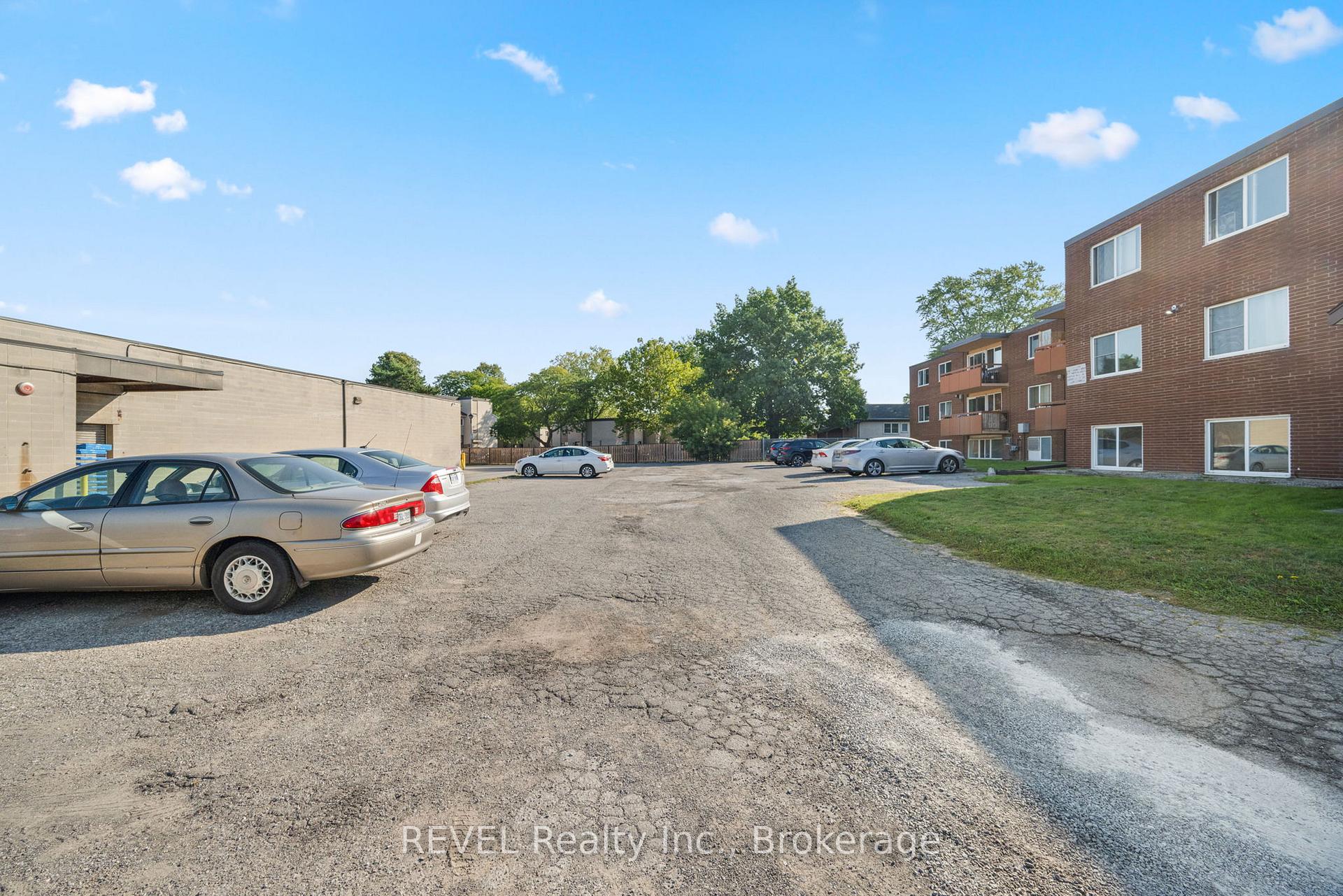 Photo 19 of Unit 102, 19 Manchester Avenue, St. Catharines, Haig — HOMEH
