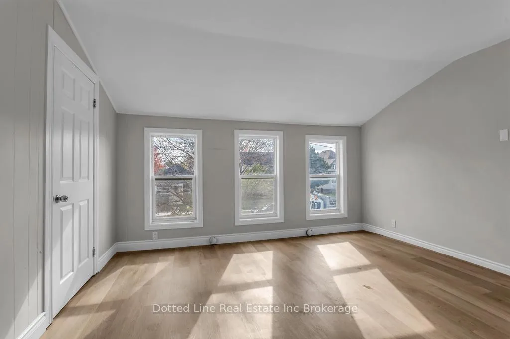 Photo 6 of 64 Forest Avenue, St. Thomas — HOMEH