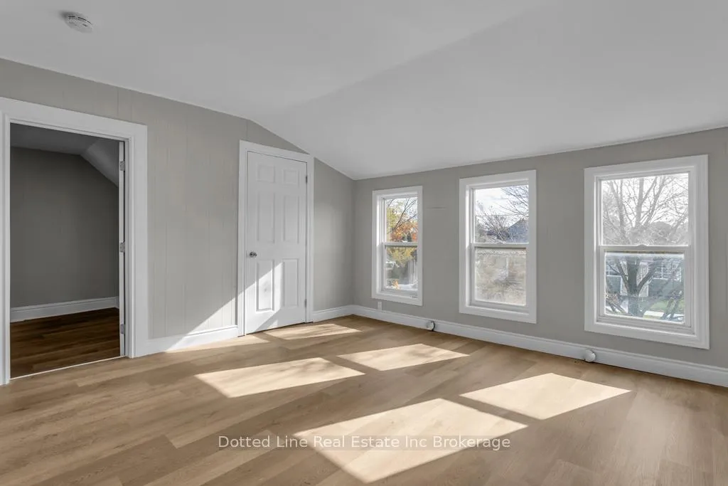 Photo 7 of 64 Forest Avenue, St. Thomas — HOMEH