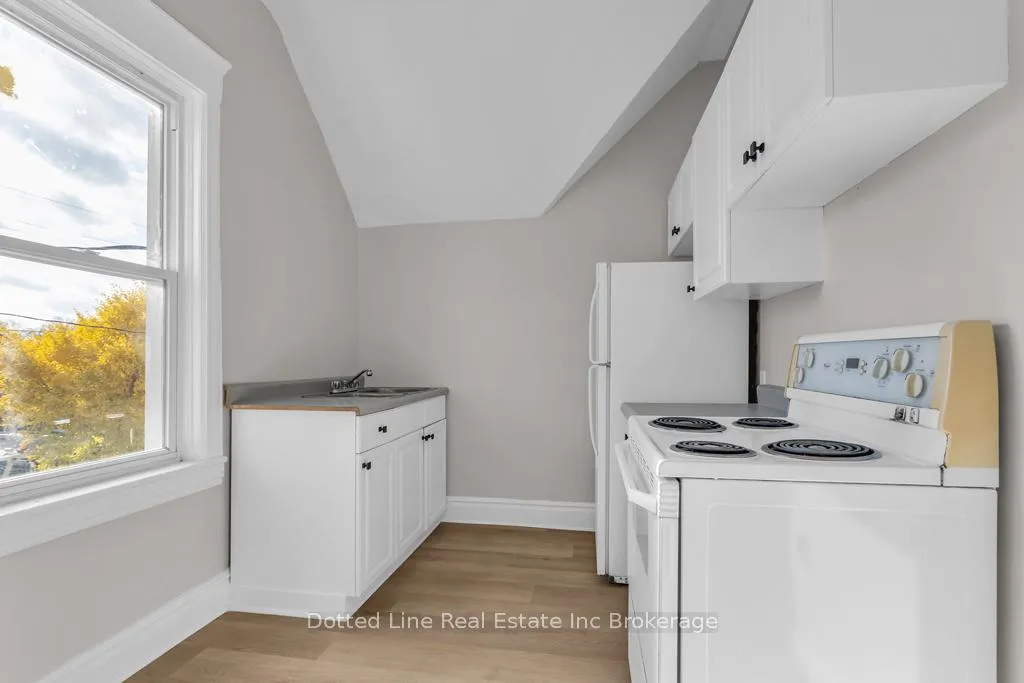 Photo 11 of 64 Forest Avenue, St. Thomas — HOMEH