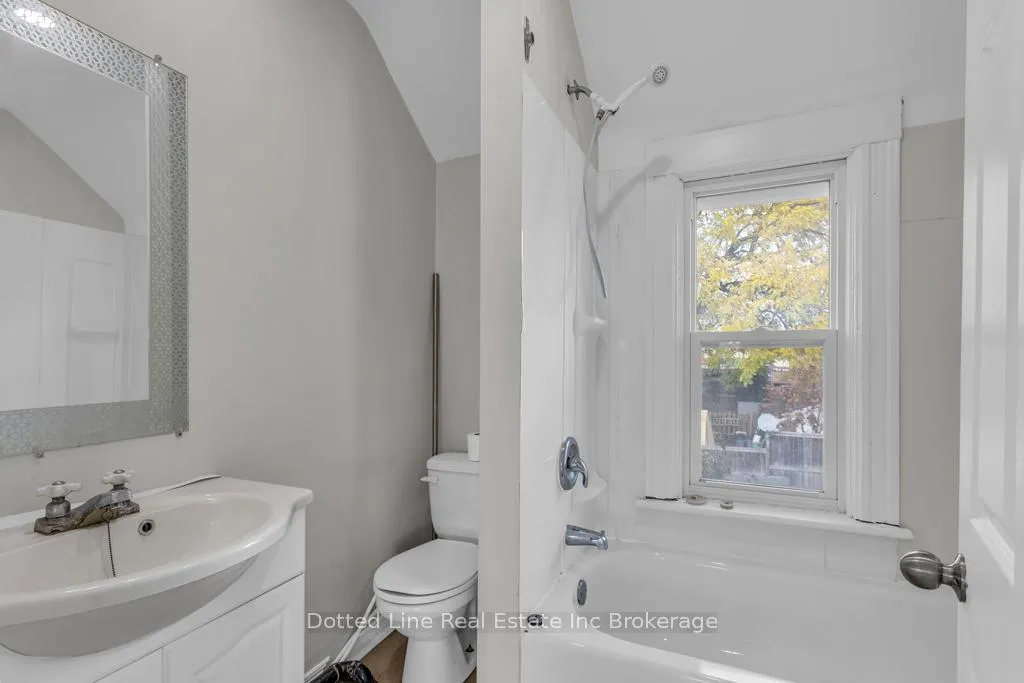 Photo 13 of 64 Forest Avenue, St. Thomas — HOMEH