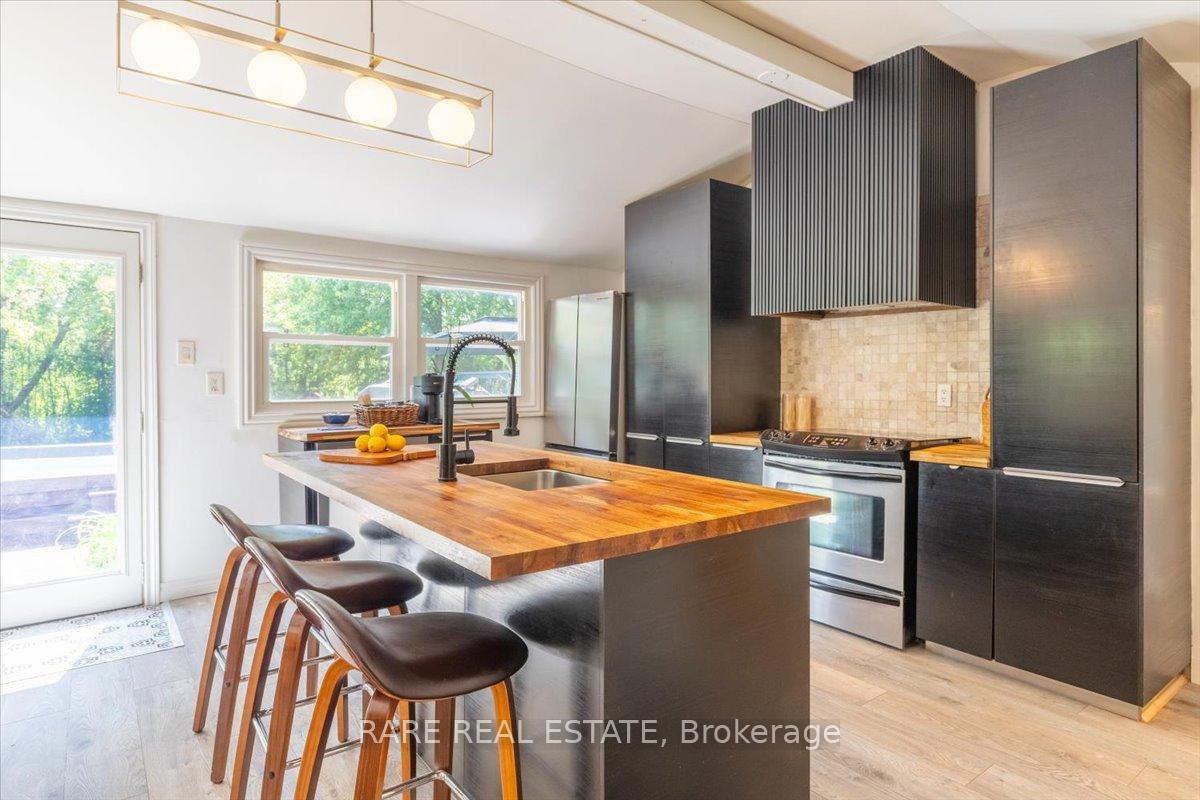 Photo 18 of 1148 Glengarry Landing Road S, Springwater, Rural Springwater — HOMEH