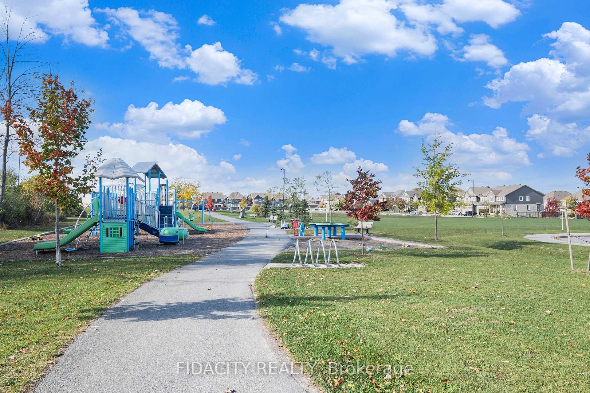 Photo 25 of 648 Vivera Place, Ottawa, Fringewood — HOMEH