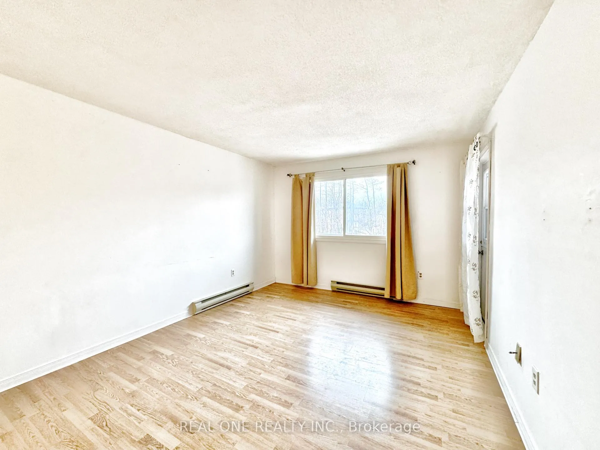 Photo 2 of Unit 309, 1 Quail Crescent, Barrie, Ardagh — HOMEH