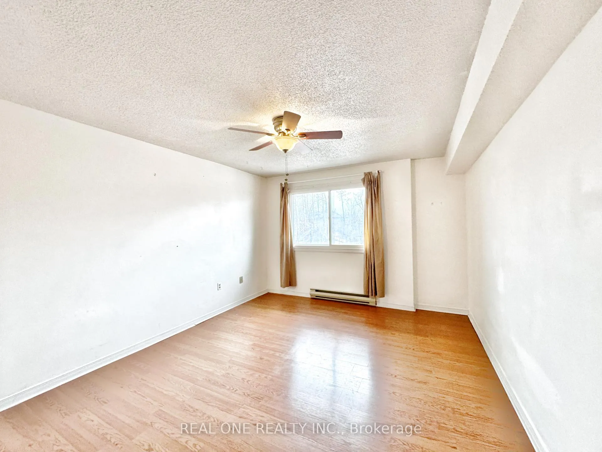 Photo 4 of Unit 309, 1 Quail Crescent, Barrie, Ardagh — HOMEH