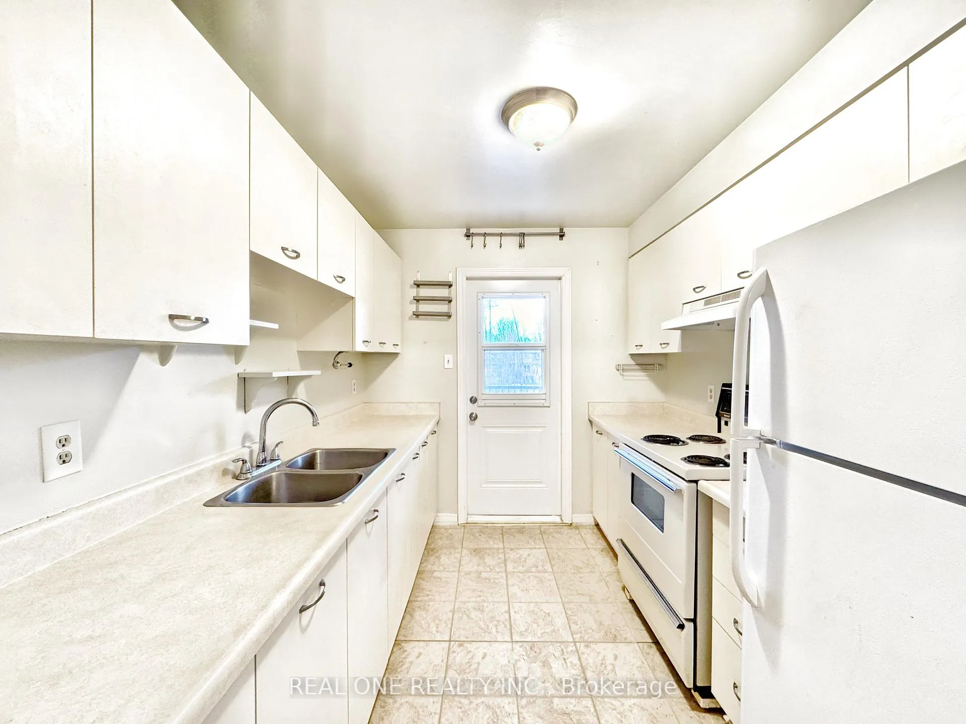 Photo 5 of Unit 309, 1 Quail Crescent, Barrie, Ardagh — HOMEH