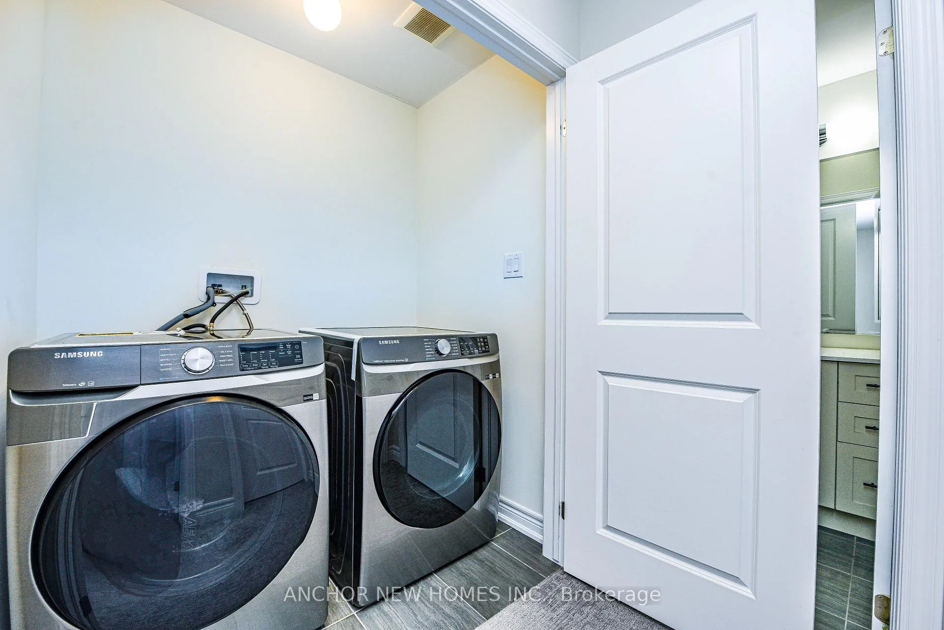 Photo 15 of Unit 23, 10 Birmingham Drive, Cambridge, Hagey — HOMEH