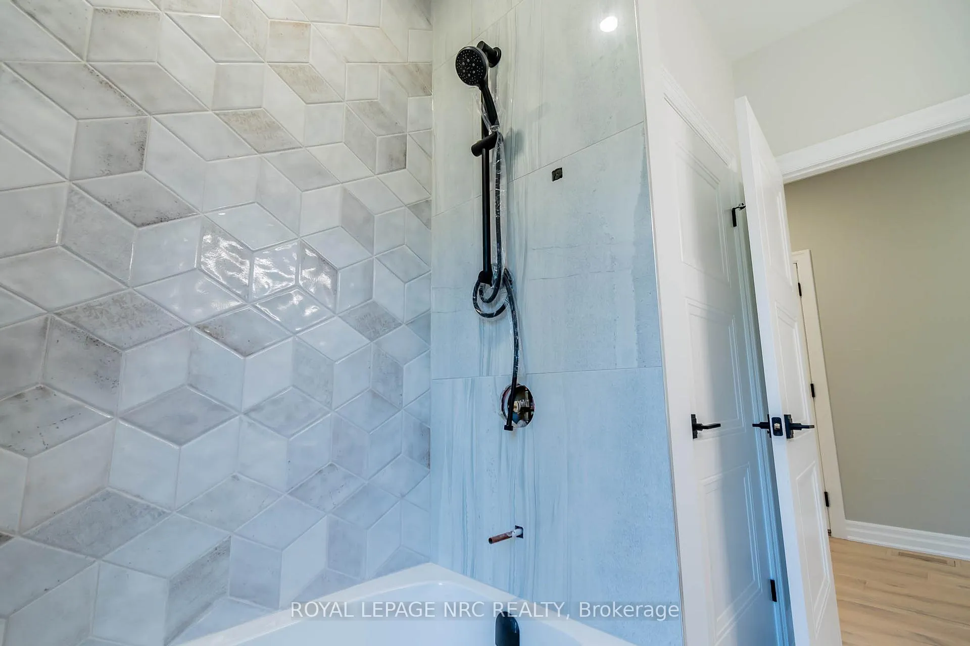 Photo 24 of 45A Lakeshore Road, St. Catharines, Lakeshore — HOMEH