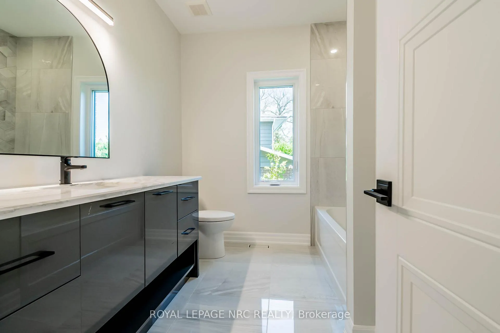 Photo 26 of 45A Lakeshore Road, St. Catharines, Lakeshore — HOMEH