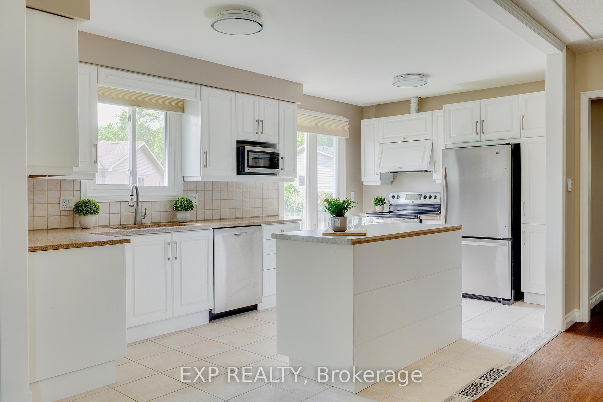 Photo 4 of 15 Laguna Crescent, St. Catharines, Bunting/Linwell — HOMEH