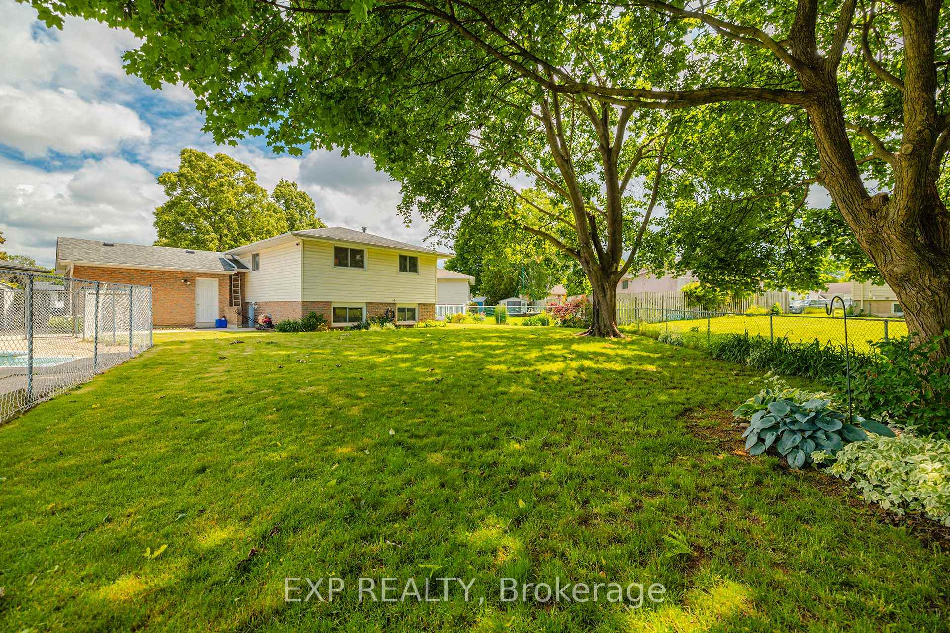 Photo 24 of 15 Laguna Crescent, St. Catharines, Bunting/Linwell — HOMEH