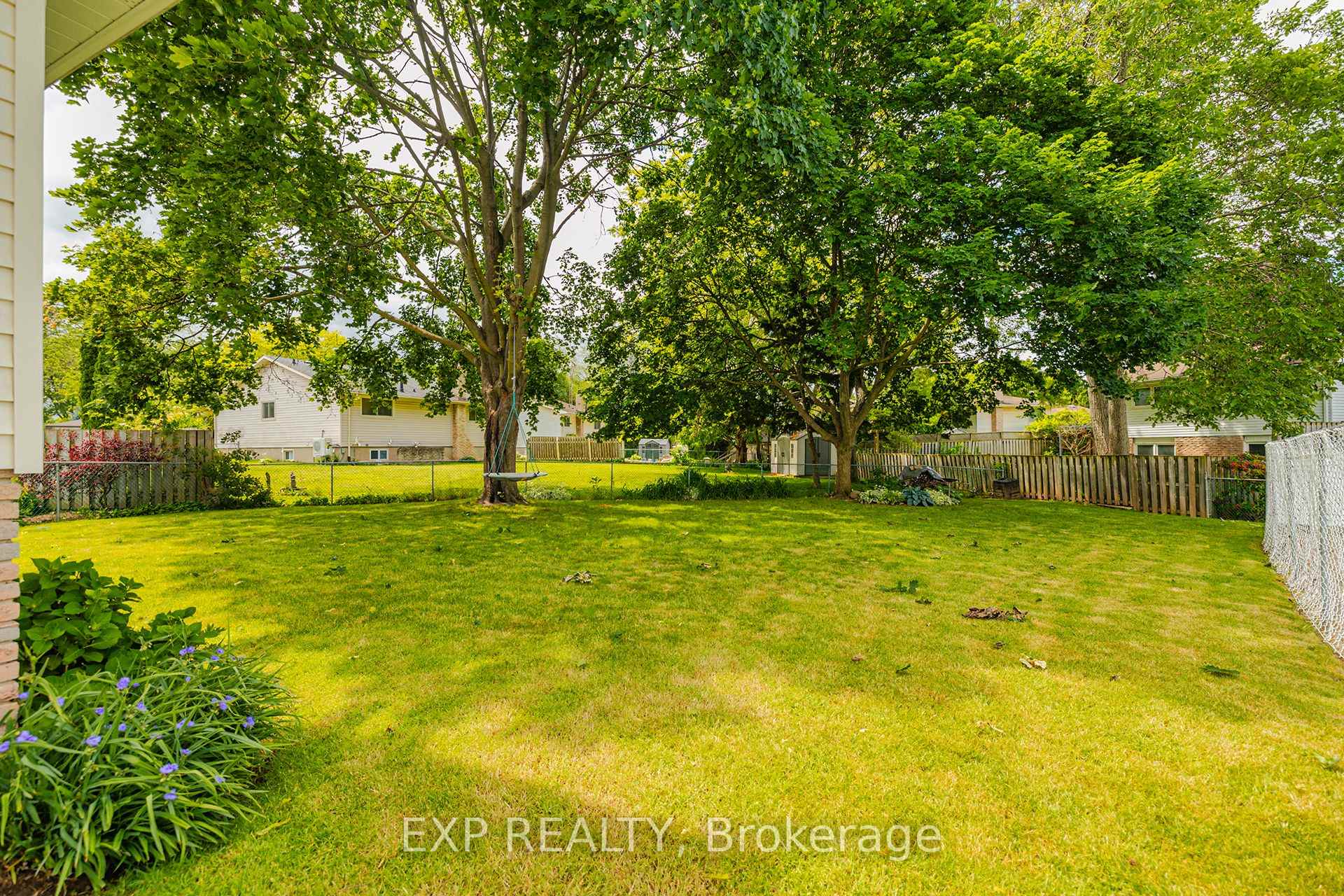 Photo 25 of 15 Laguna Crescent, St. Catharines, Bunting/Linwell — HOMEH