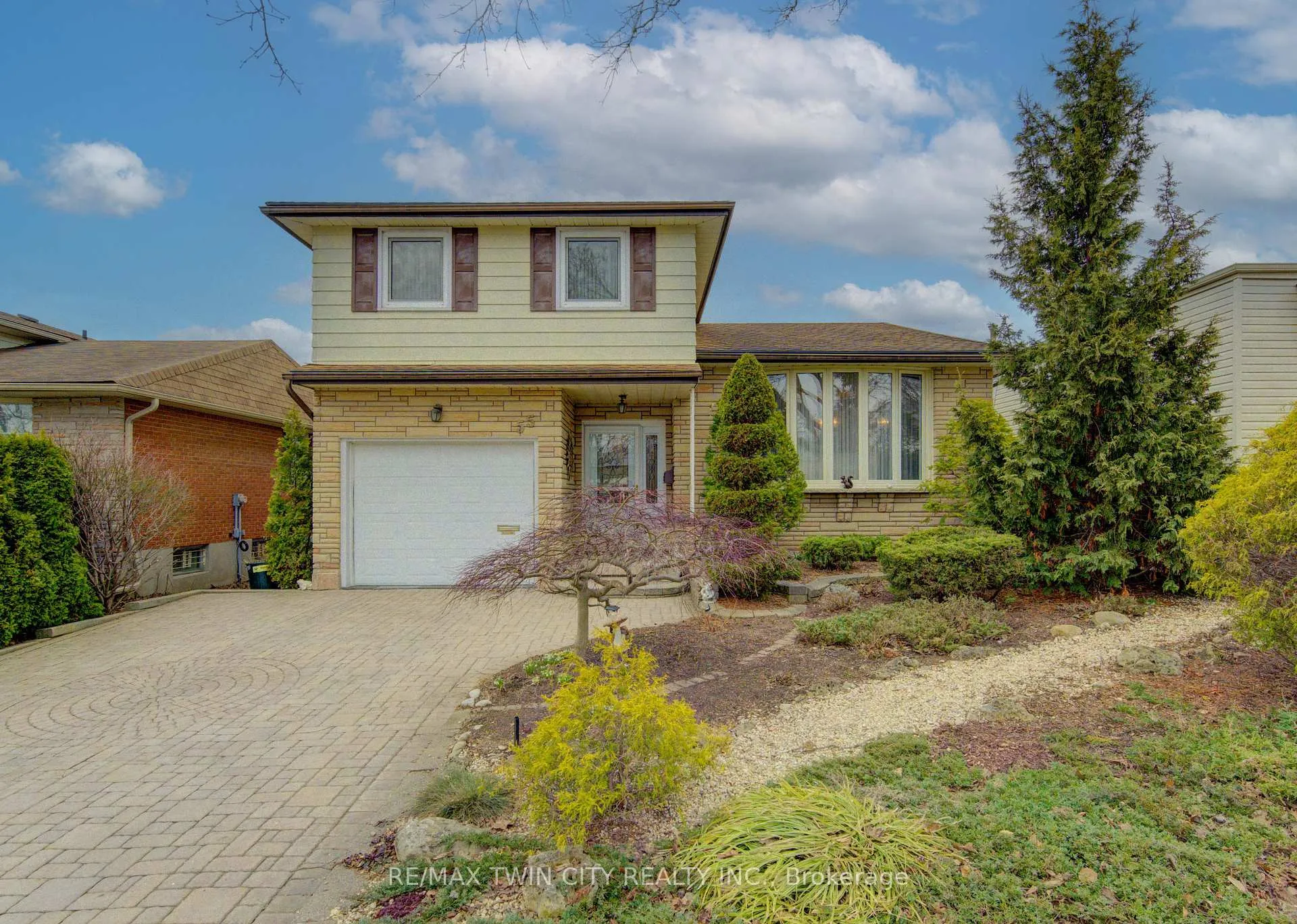Photo 1 of 55 Coach Hill Drive, Kitchener — HOMEH