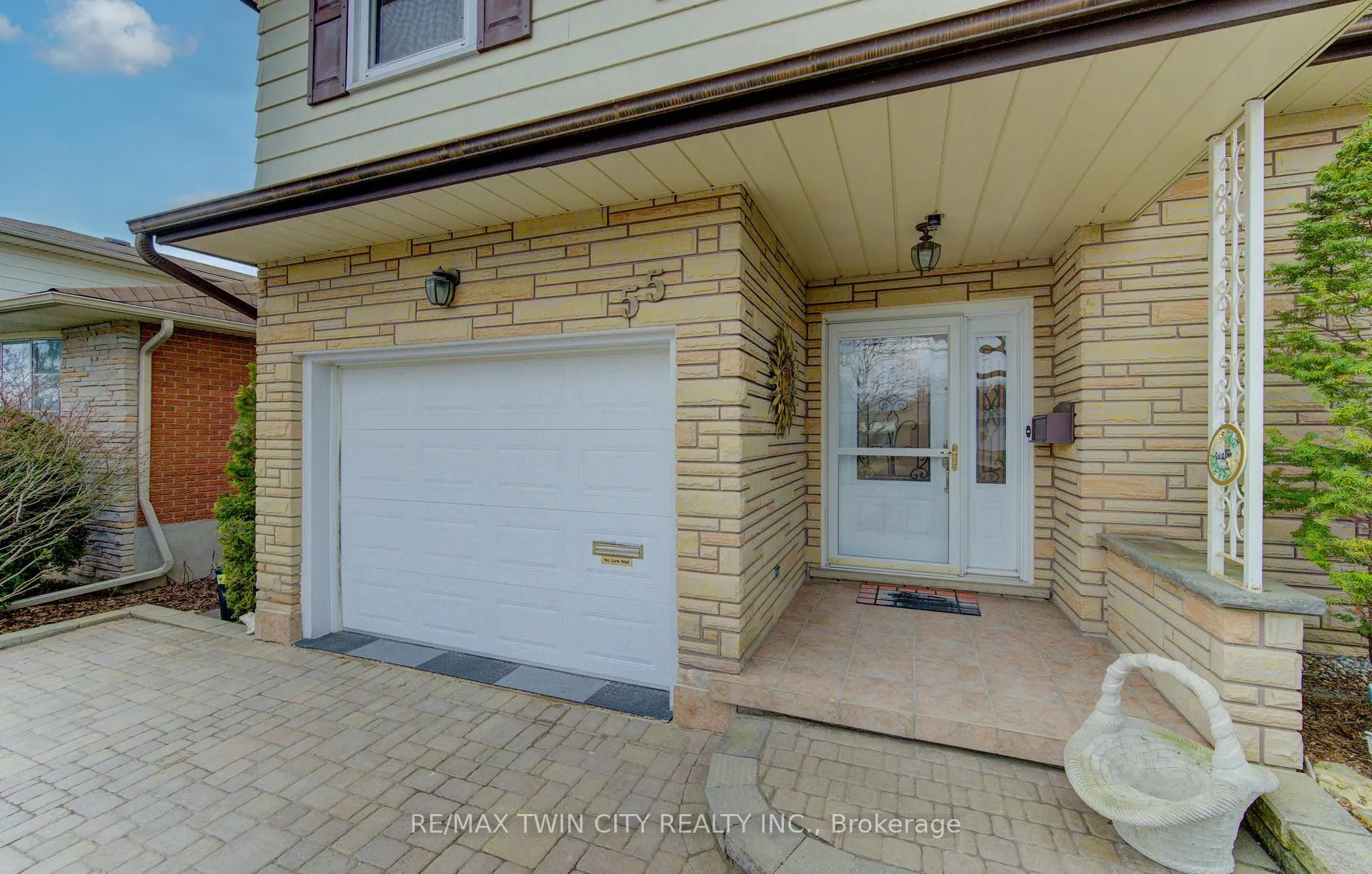 Photo 3 of 55 Coach Hill Drive, Kitchener — HOMEH
