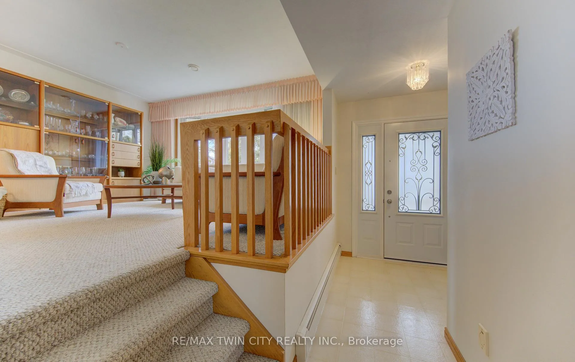 Photo 4 of 55 Coach Hill Drive, Kitchener — HOMEH