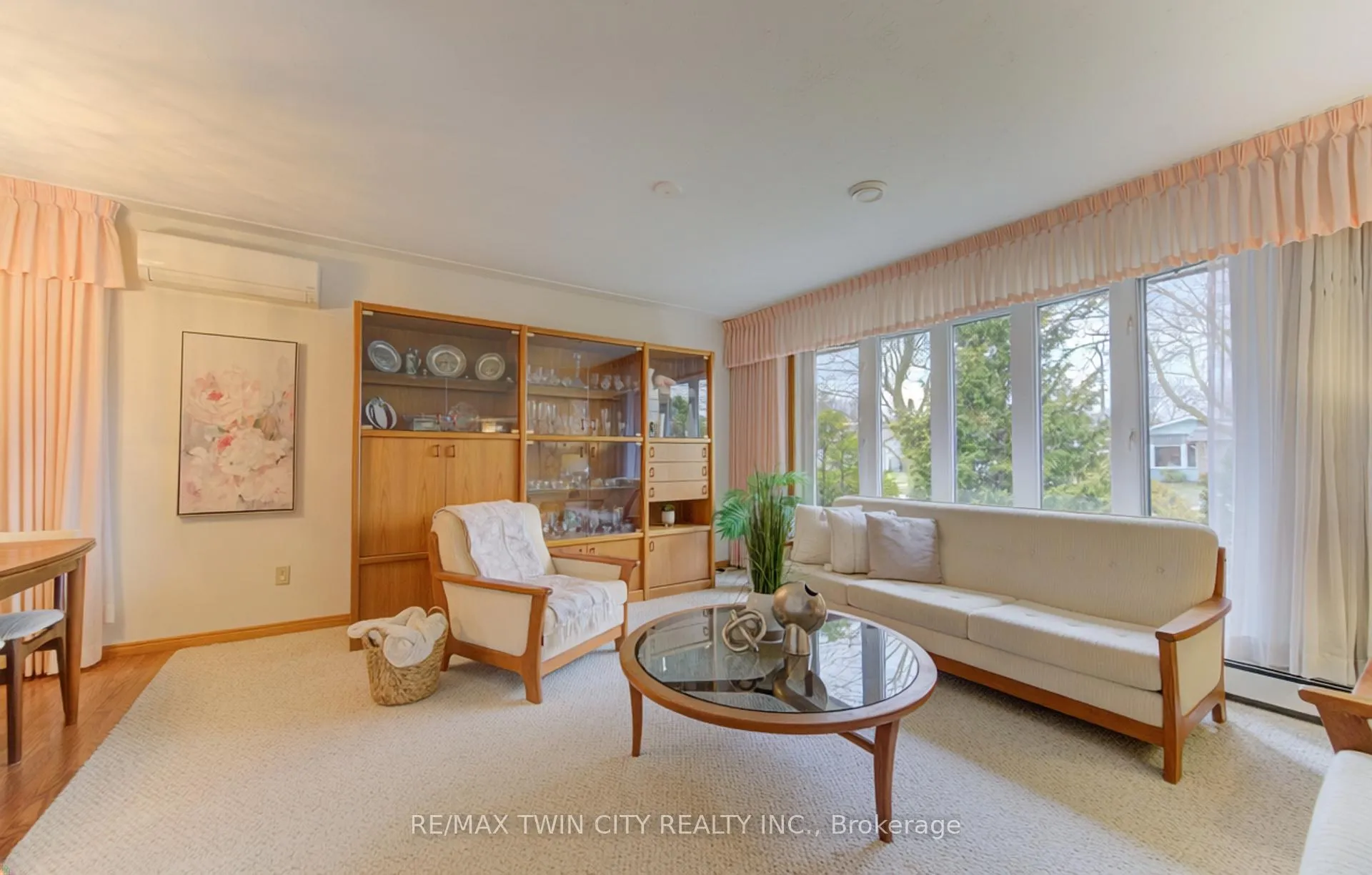 Photo 8 of 55 Coach Hill Drive, Kitchener — HOMEH