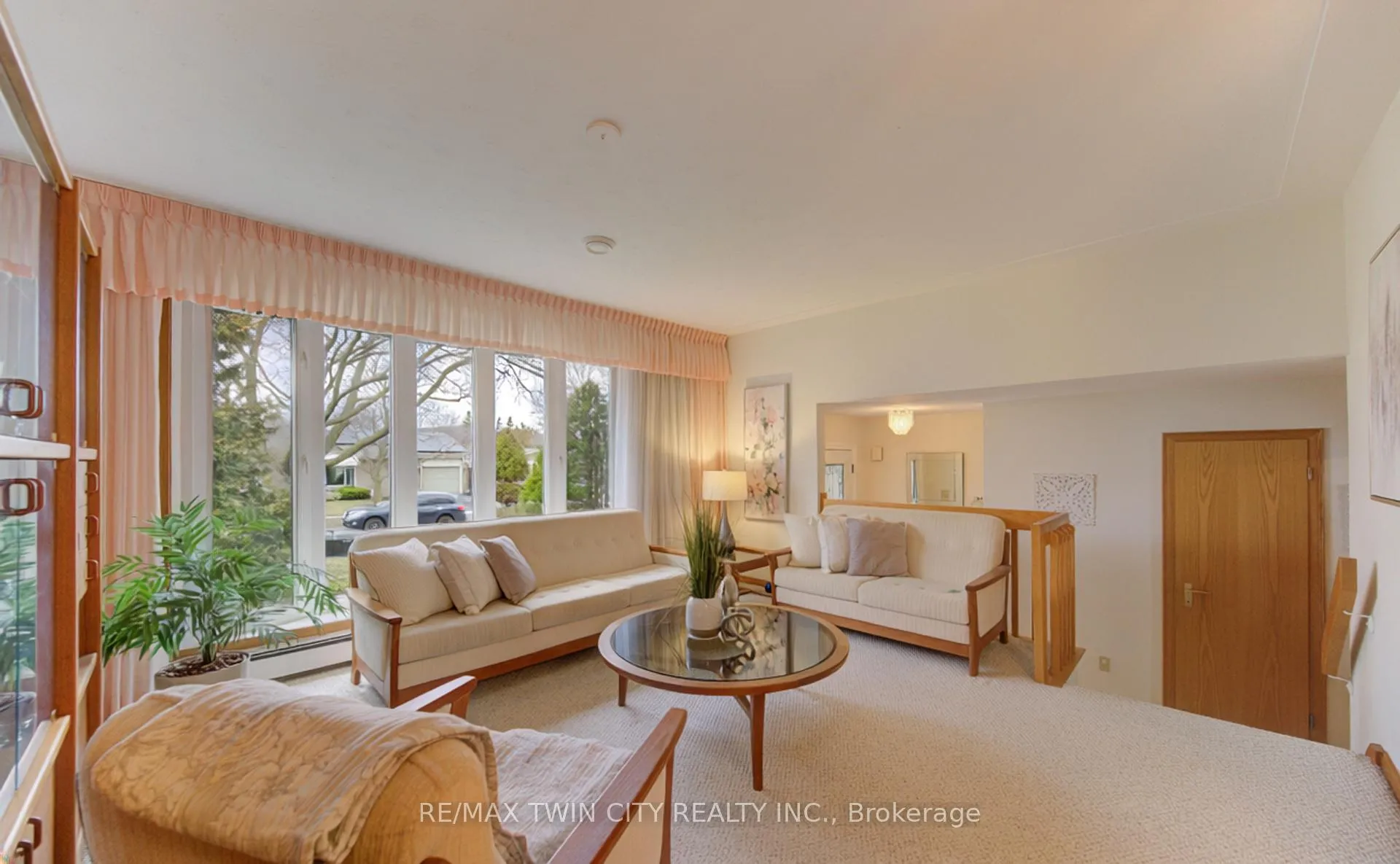 Photo 10 of 55 Coach Hill Drive, Kitchener — HOMEH