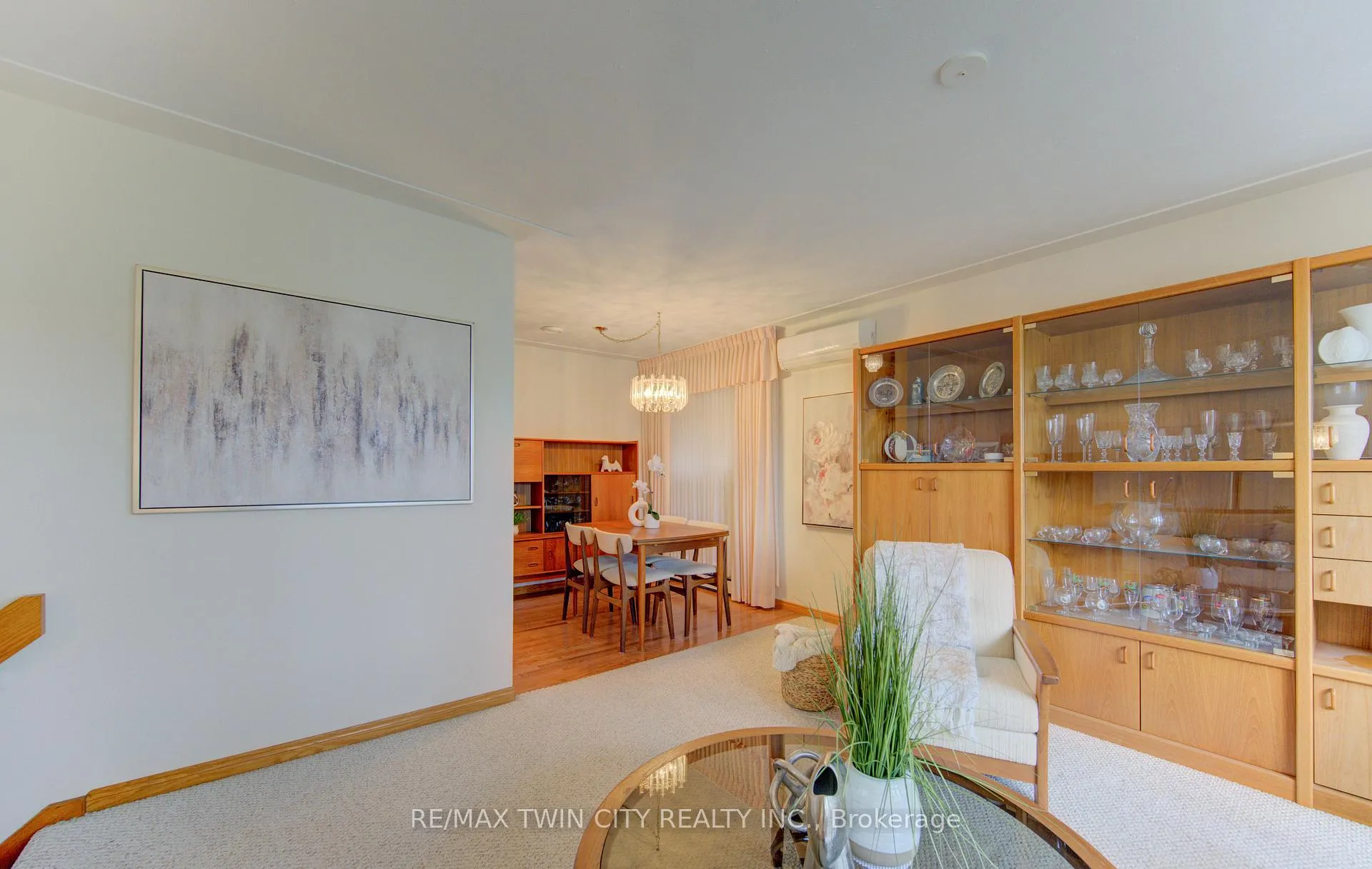 Photo 11 of 55 Coach Hill Drive, Kitchener — HOMEH