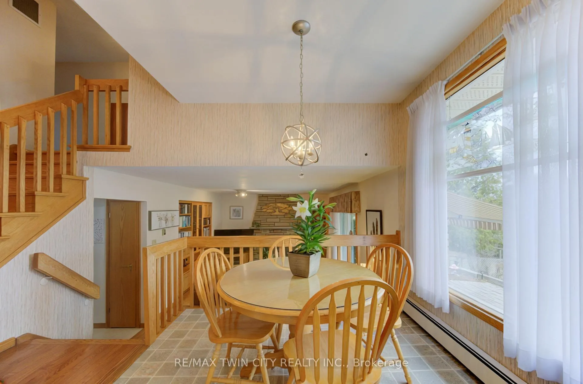 Photo 13 of 55 Coach Hill Drive, Kitchener — HOMEH