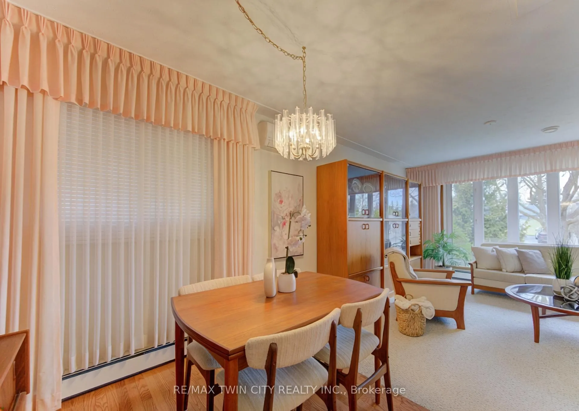 Photo 14 of 55 Coach Hill Drive, Kitchener — HOMEH