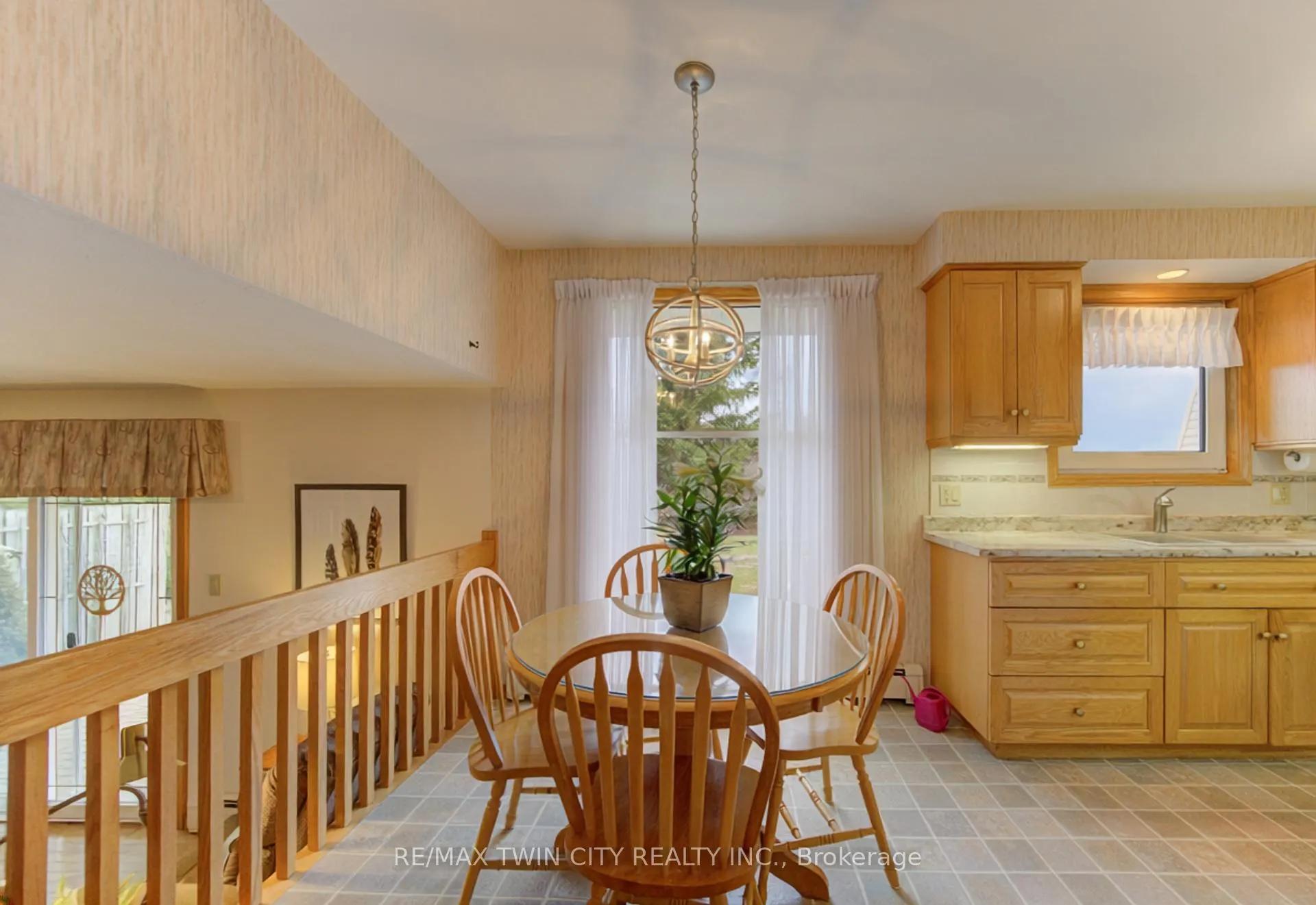 Photo 16 of 55 Coach Hill Drive, Kitchener — HOMEH