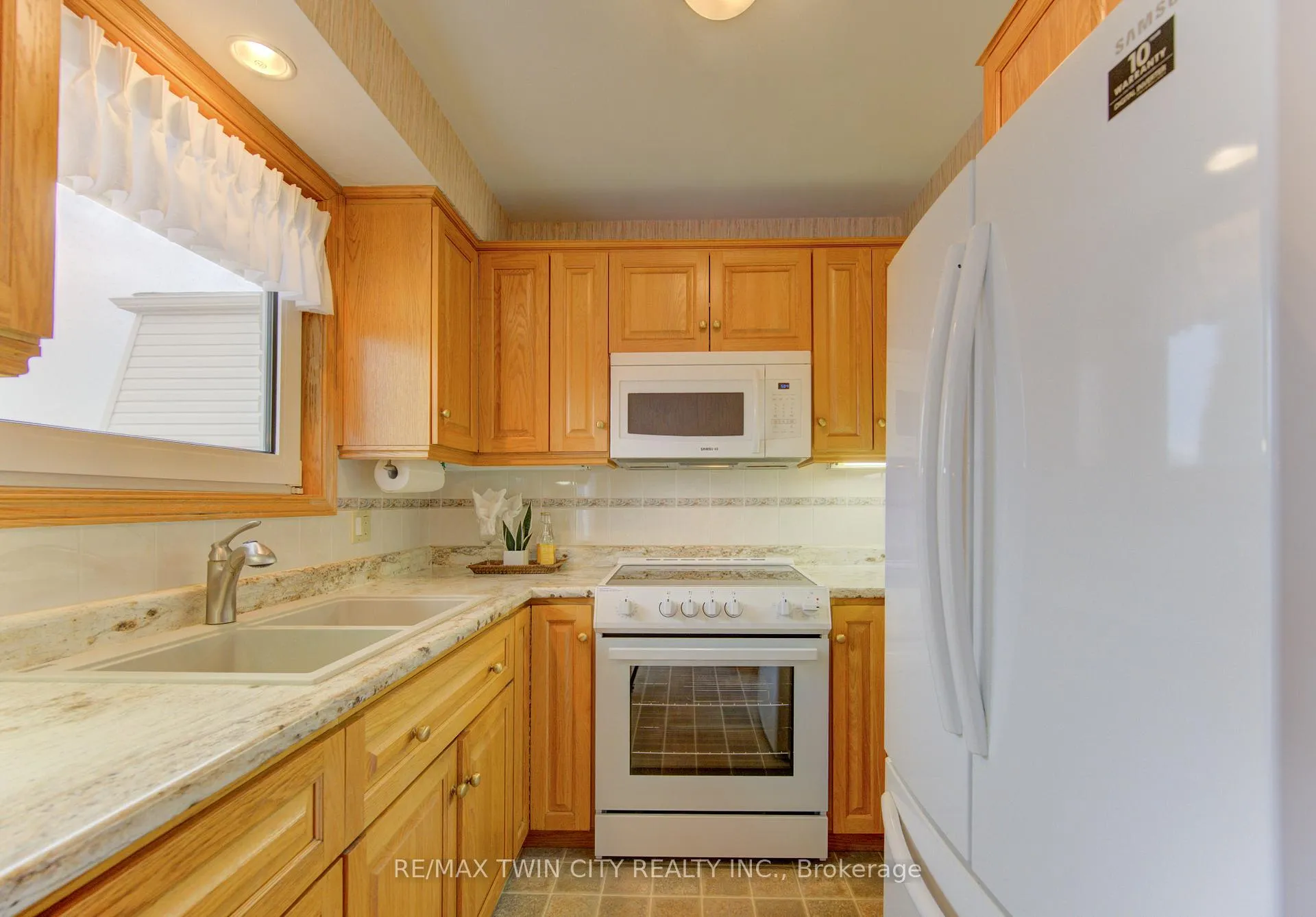 Photo 19 of 55 Coach Hill Drive, Kitchener — HOMEH