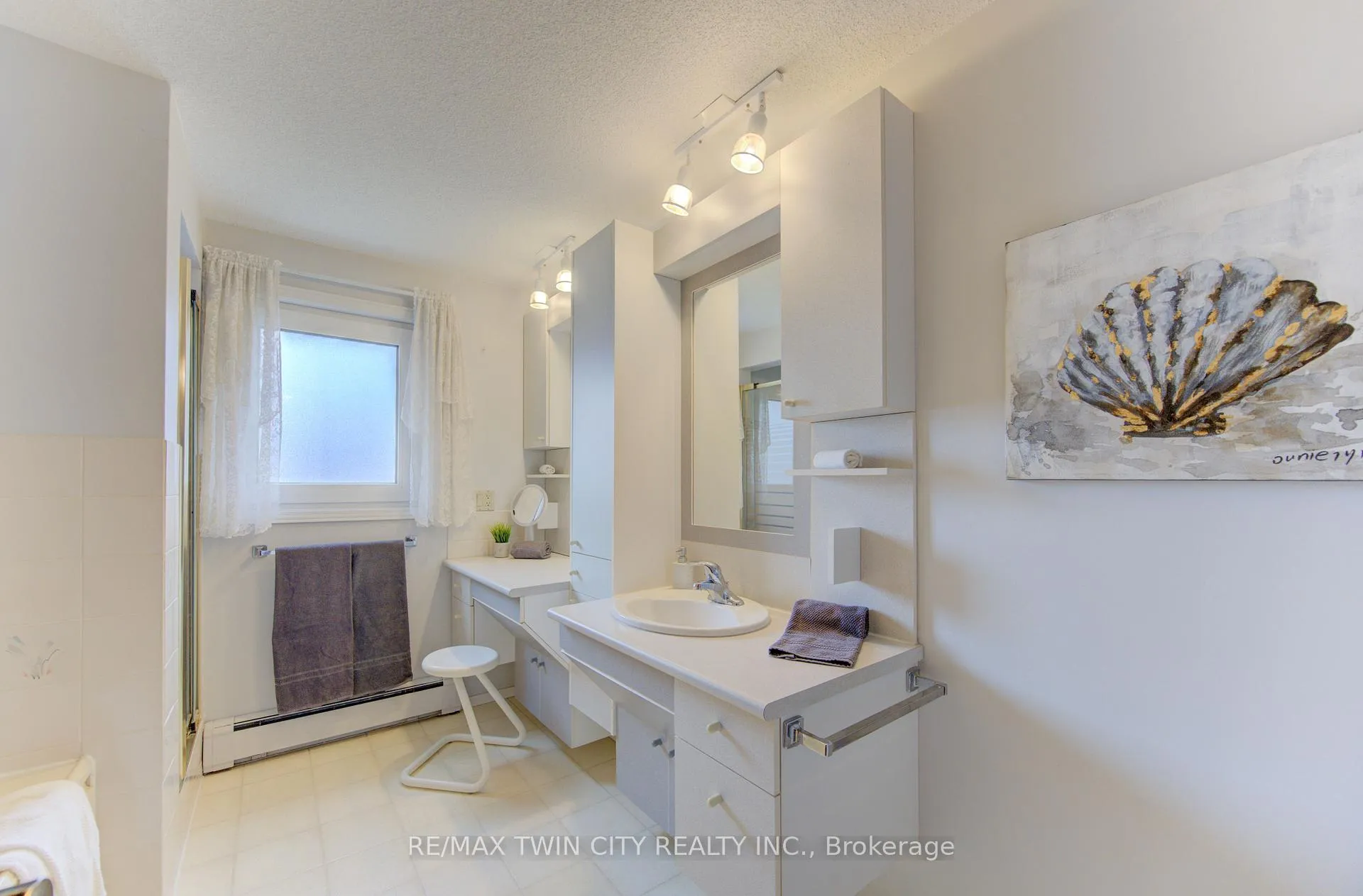 Photo 21 of 55 Coach Hill Drive, Kitchener — HOMEH