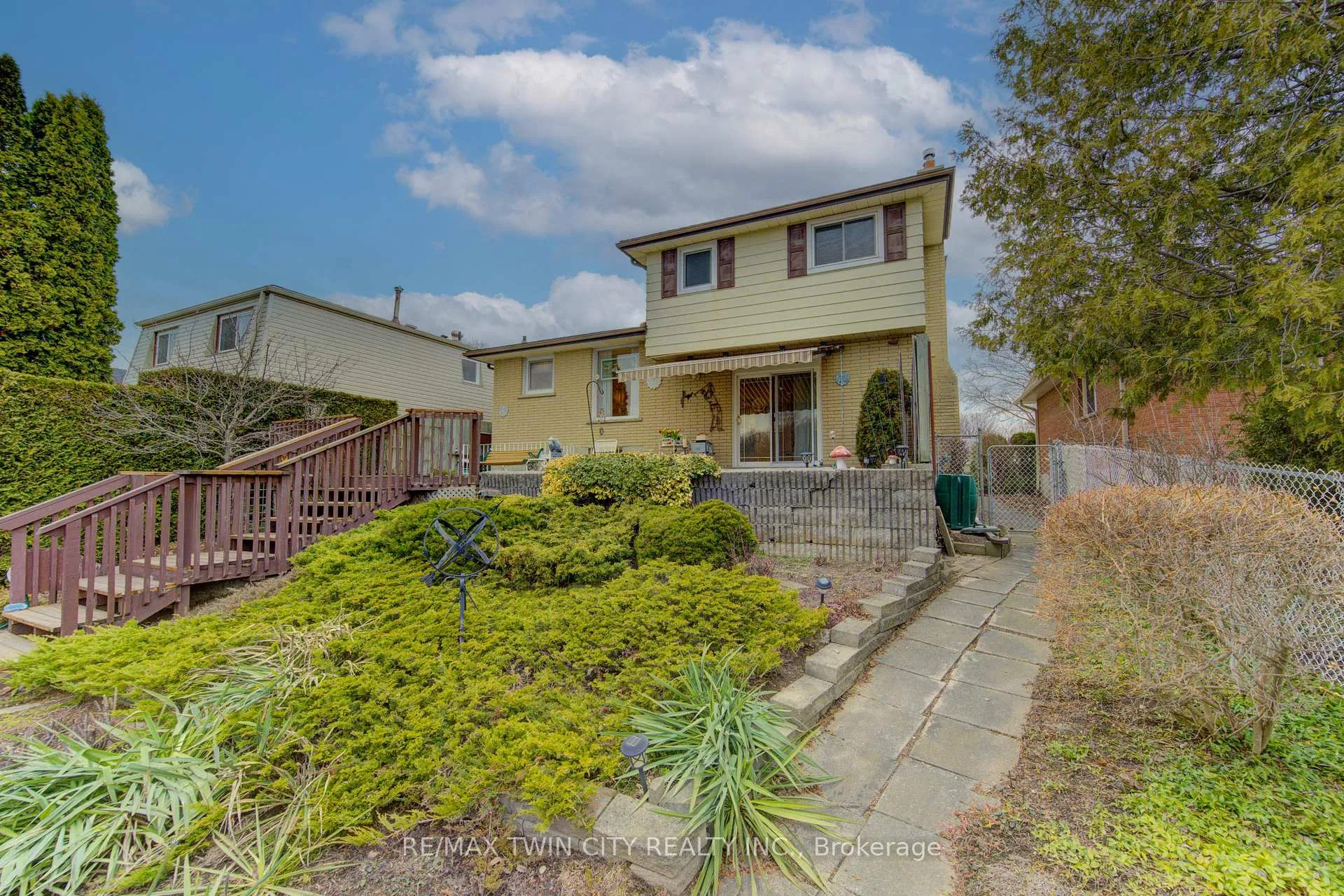 Photo 35 of 55 Coach Hill Drive, Kitchener — HOMEH