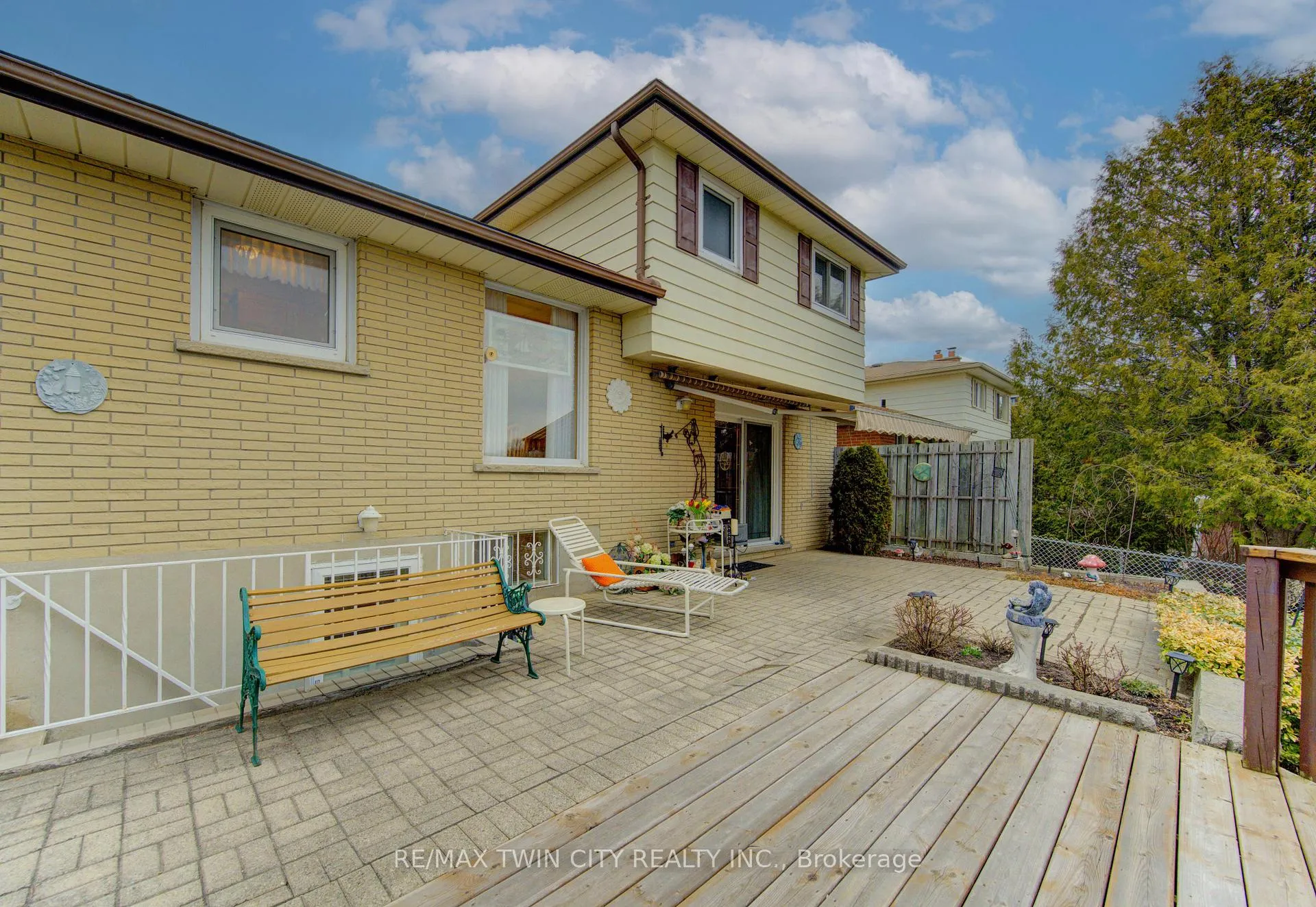 Photo 36 of 55 Coach Hill Drive, Kitchener — HOMEH