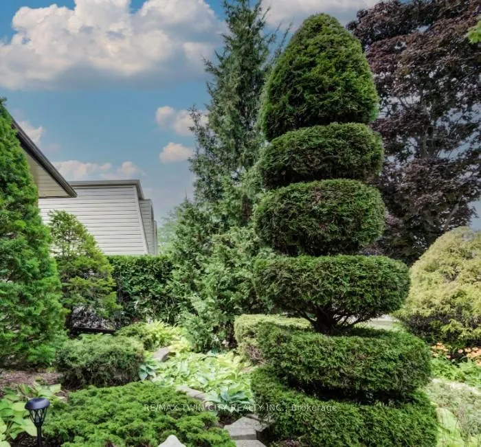 Photo 41 of 55 Coach Hill Drive, Kitchener — HOMEH