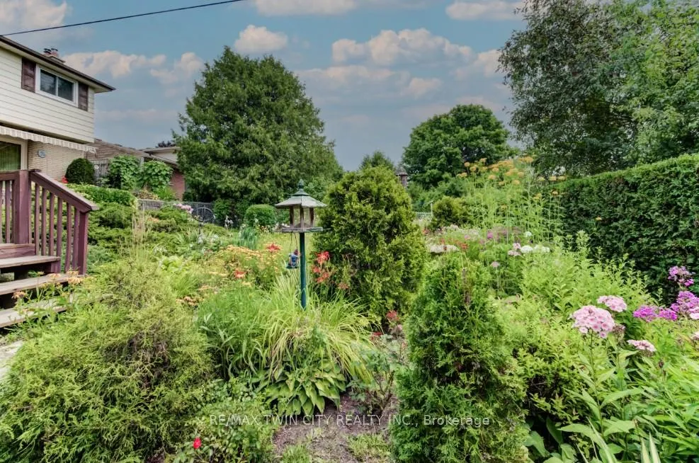 Photo 42 of 55 Coach Hill Drive, Kitchener — HOMEH