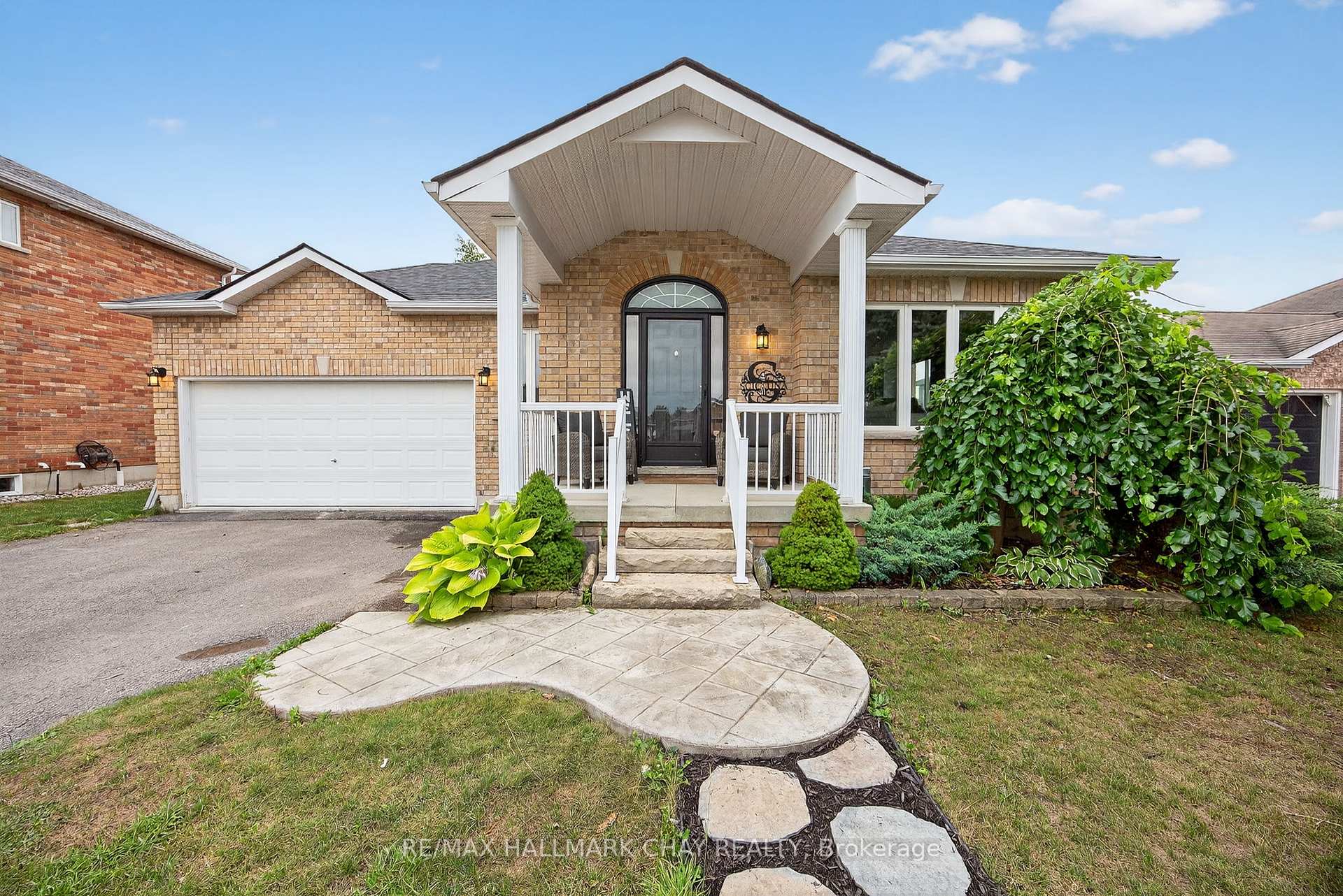 Photo 2 of 5 Corbett Street, Springwater, Elmvale — HOMEH