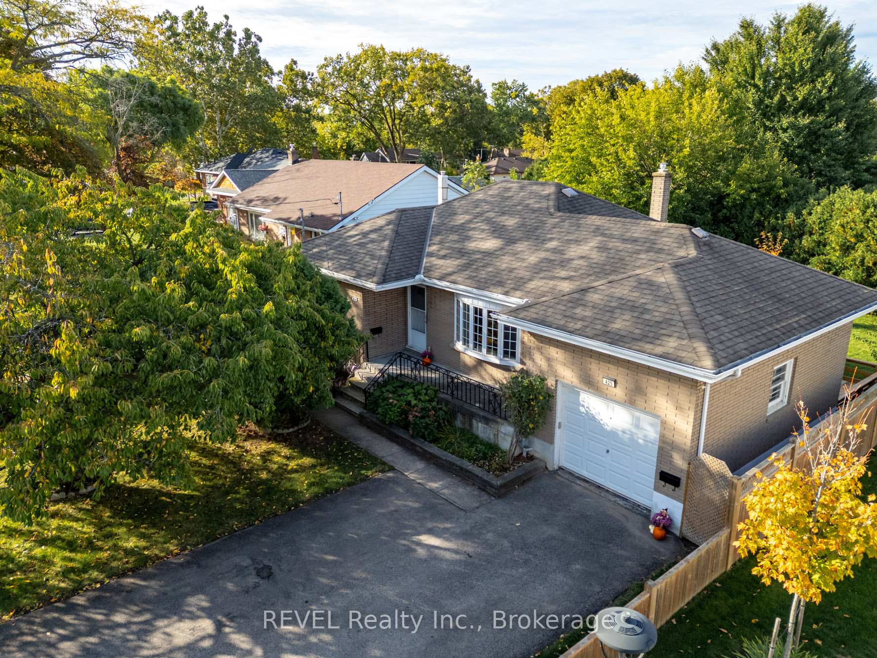 Photo 1 of 425 Geneva Street, St. Catharines, Lakeport — HOMEH