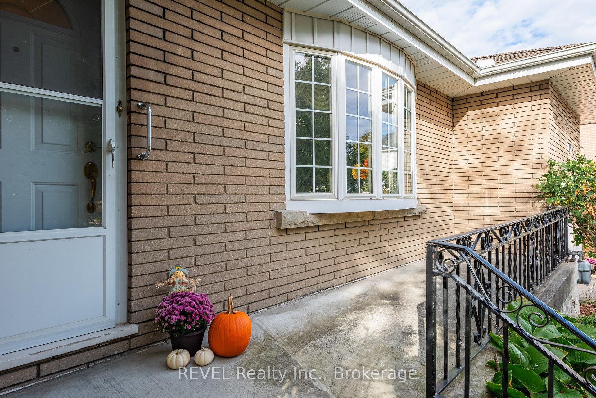 Photo 6 of 425 Geneva Street, St. Catharines, Lakeport — HOMEH