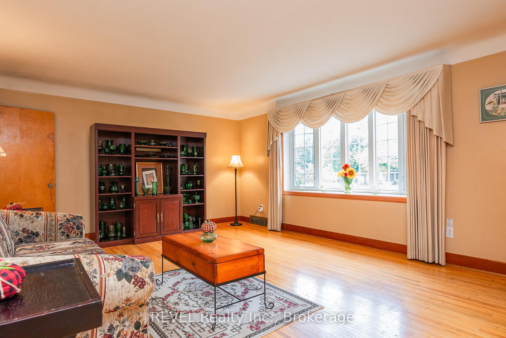 Photo 9 of 425 Geneva Street, St. Catharines, Lakeport — HOMEH
