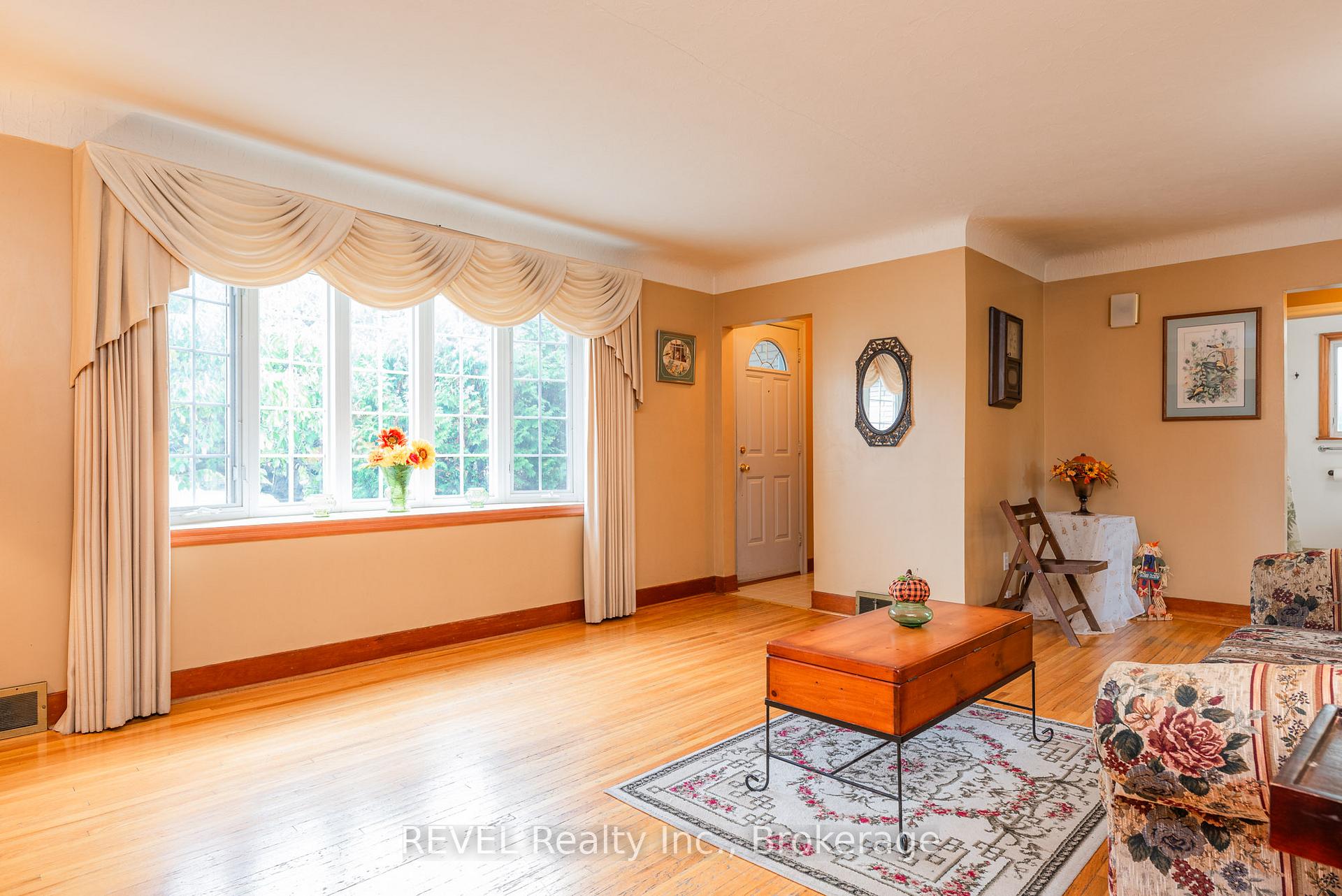 Photo 10 of 425 Geneva Street, St. Catharines, Lakeport — HOMEH