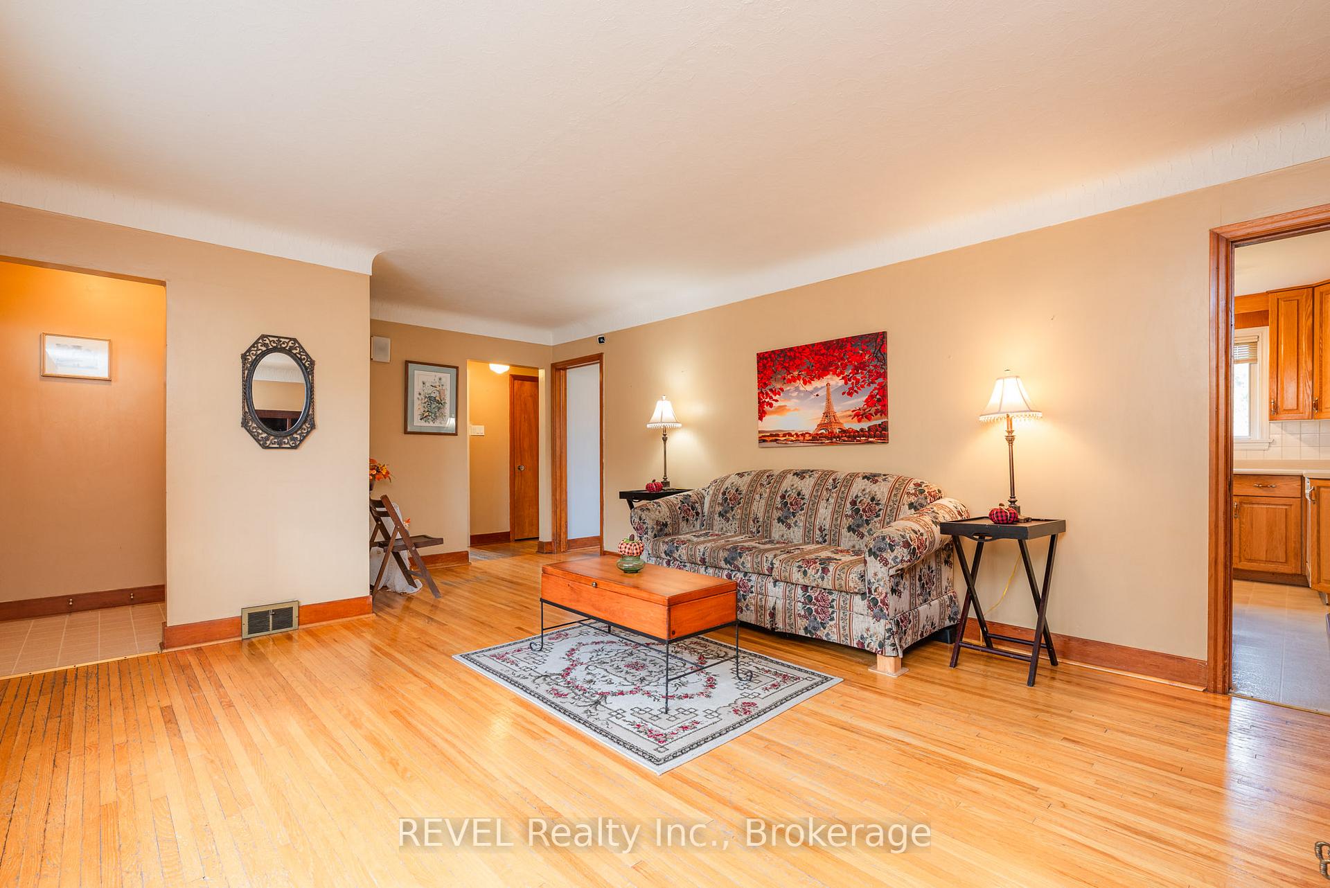Photo 11 of 425 Geneva Street, St. Catharines, Lakeport — HOMEH