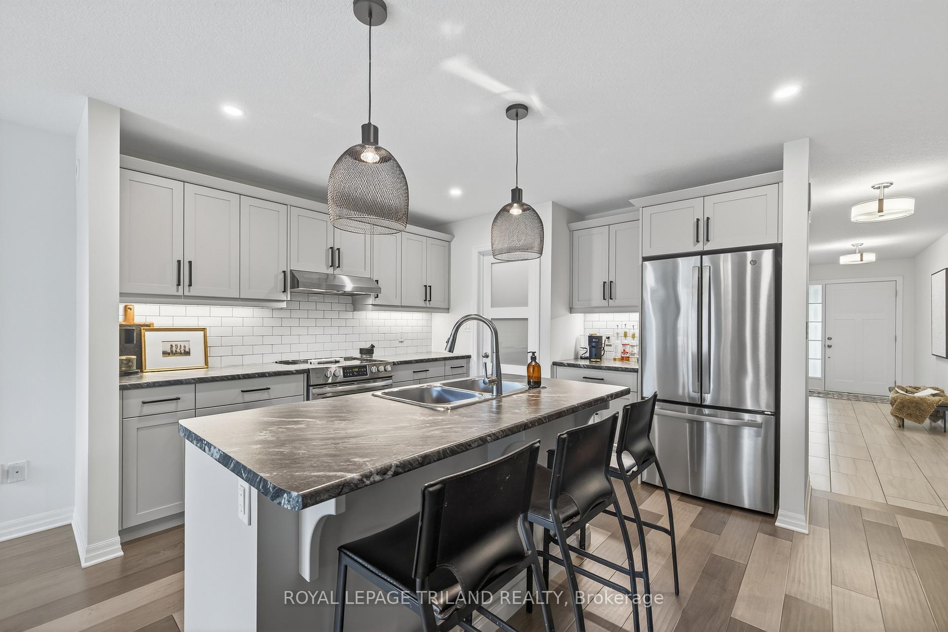 Photo 13 of 61 Ashberry Place, St. Thomas — HOMEH