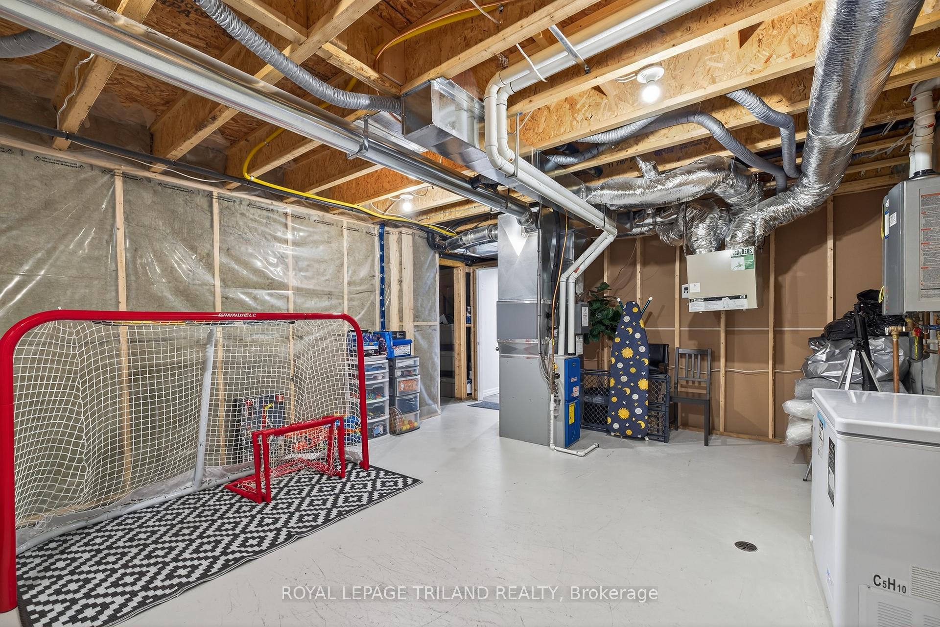 Photo 36 of 61 Ashberry Place, St. Thomas — HOMEH
