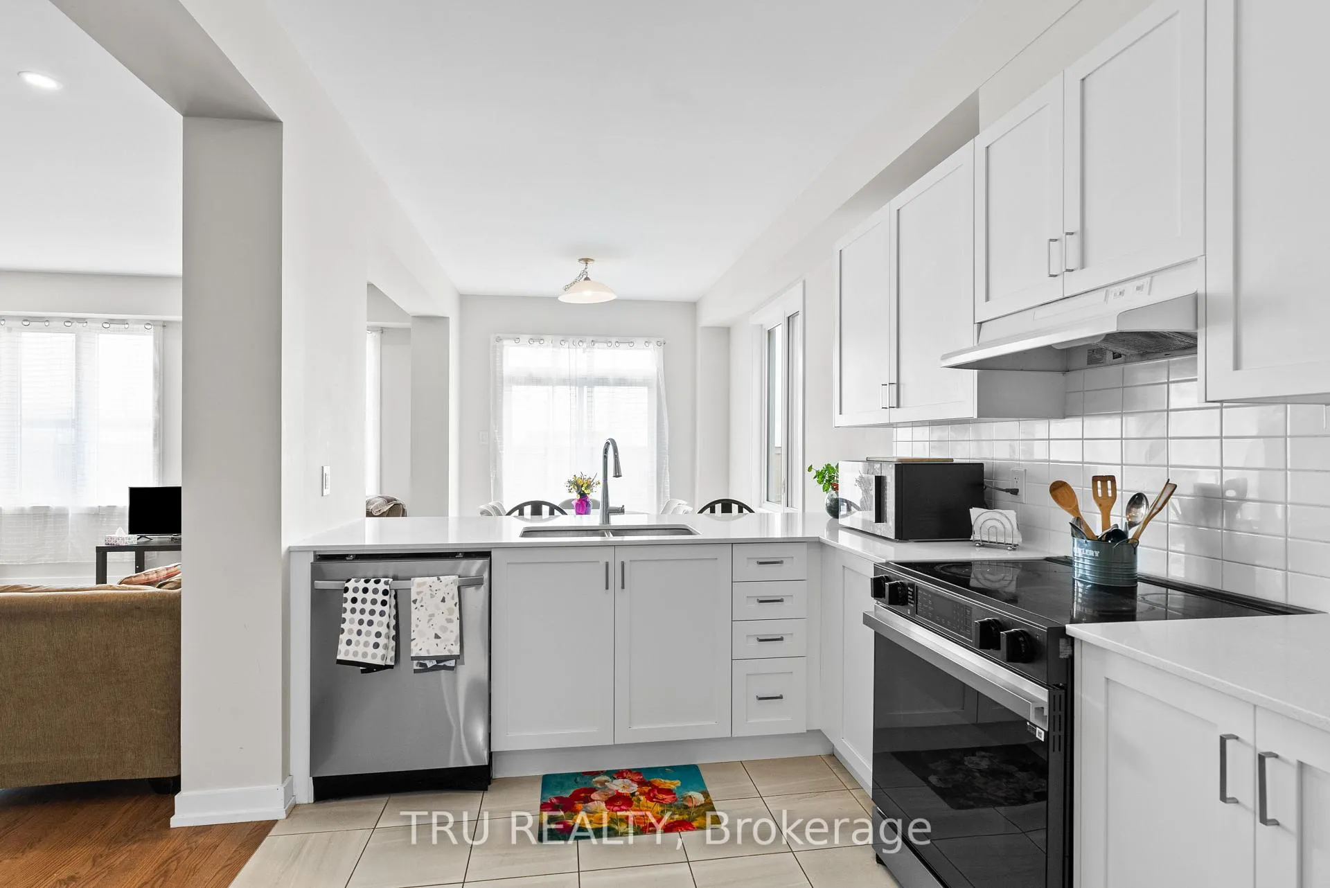 Photo 6 of 517 Oldenburg Avenue, Ottawa, Btwn Franktown Rd. & Fallowfield Rd. — HOMEH