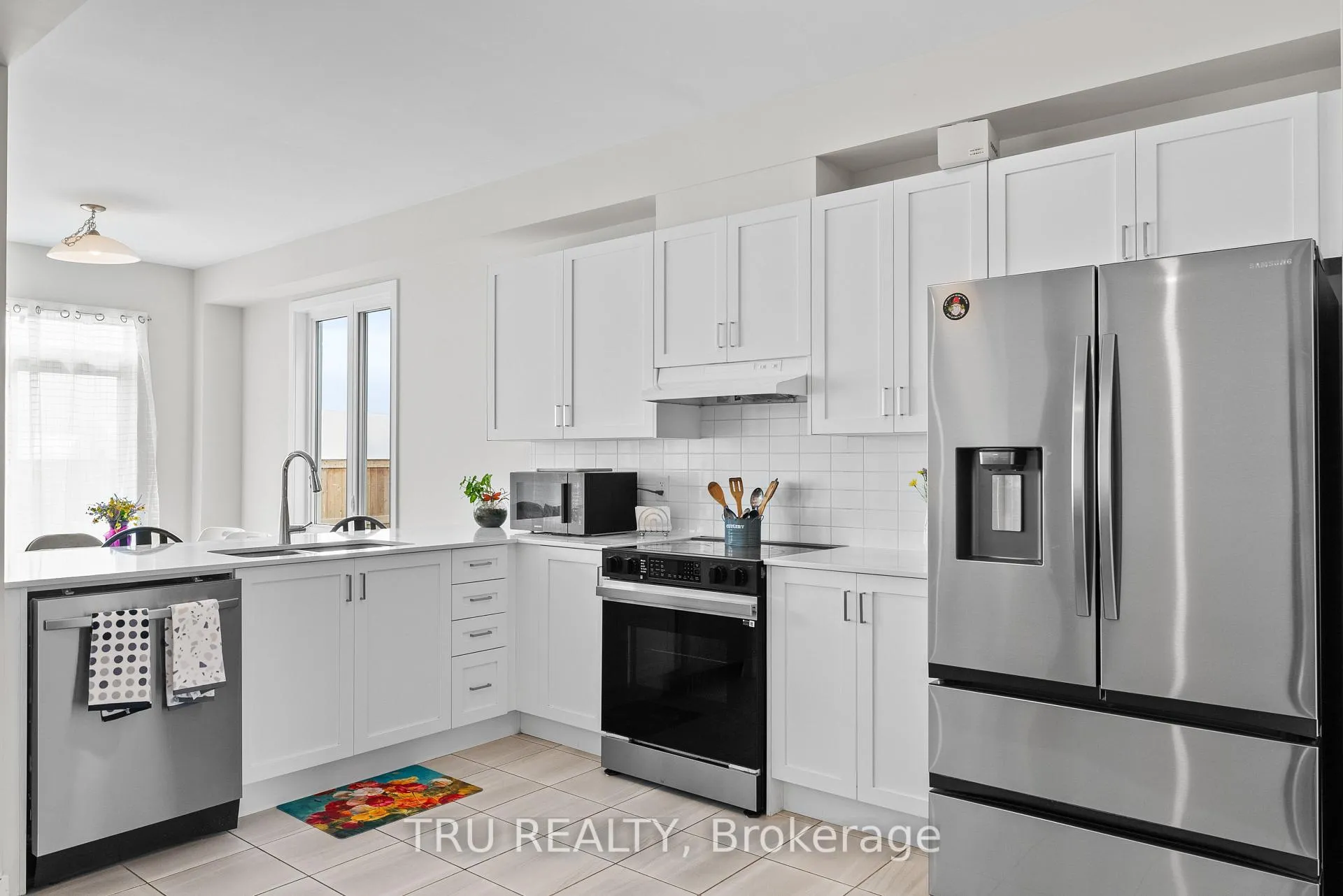 Photo 8 of 517 Oldenburg Avenue, Ottawa, Btwn Franktown Rd. & Fallowfield Rd. — HOMEH